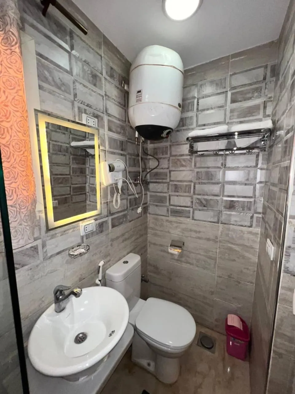 Shower in Pyramids Gardens Hotel