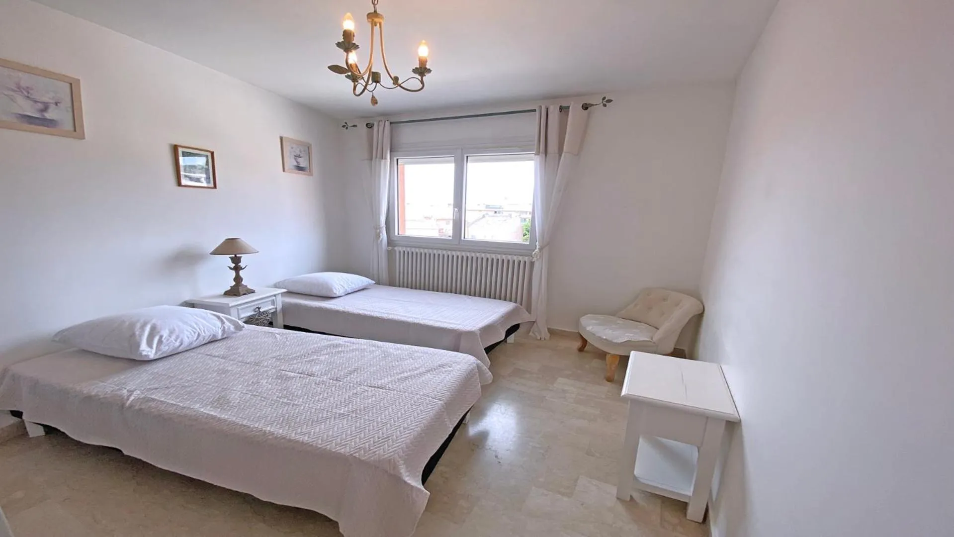 Bedroom, Bed in Les Saisons