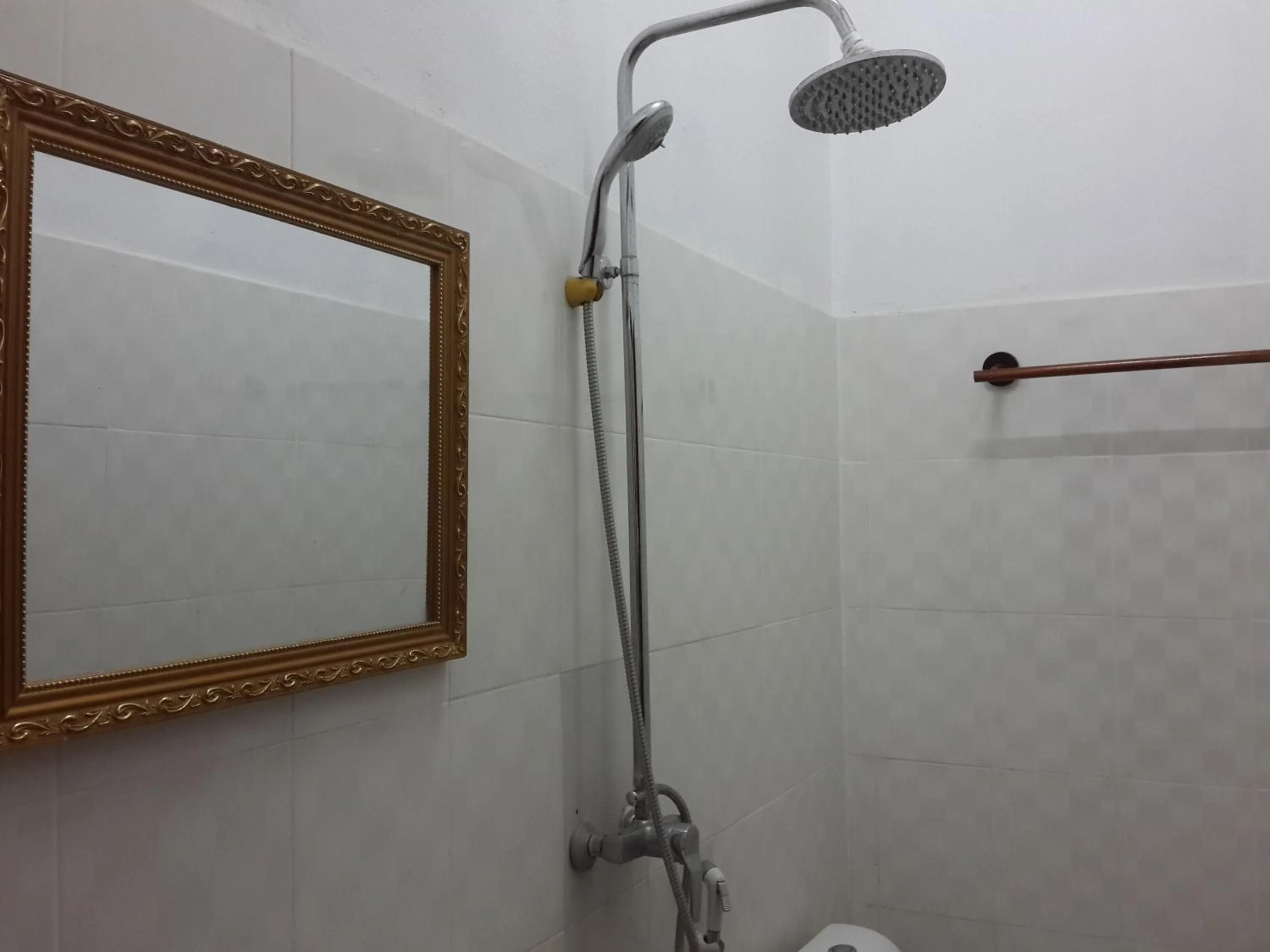 Shower in A Tee Guesthouse