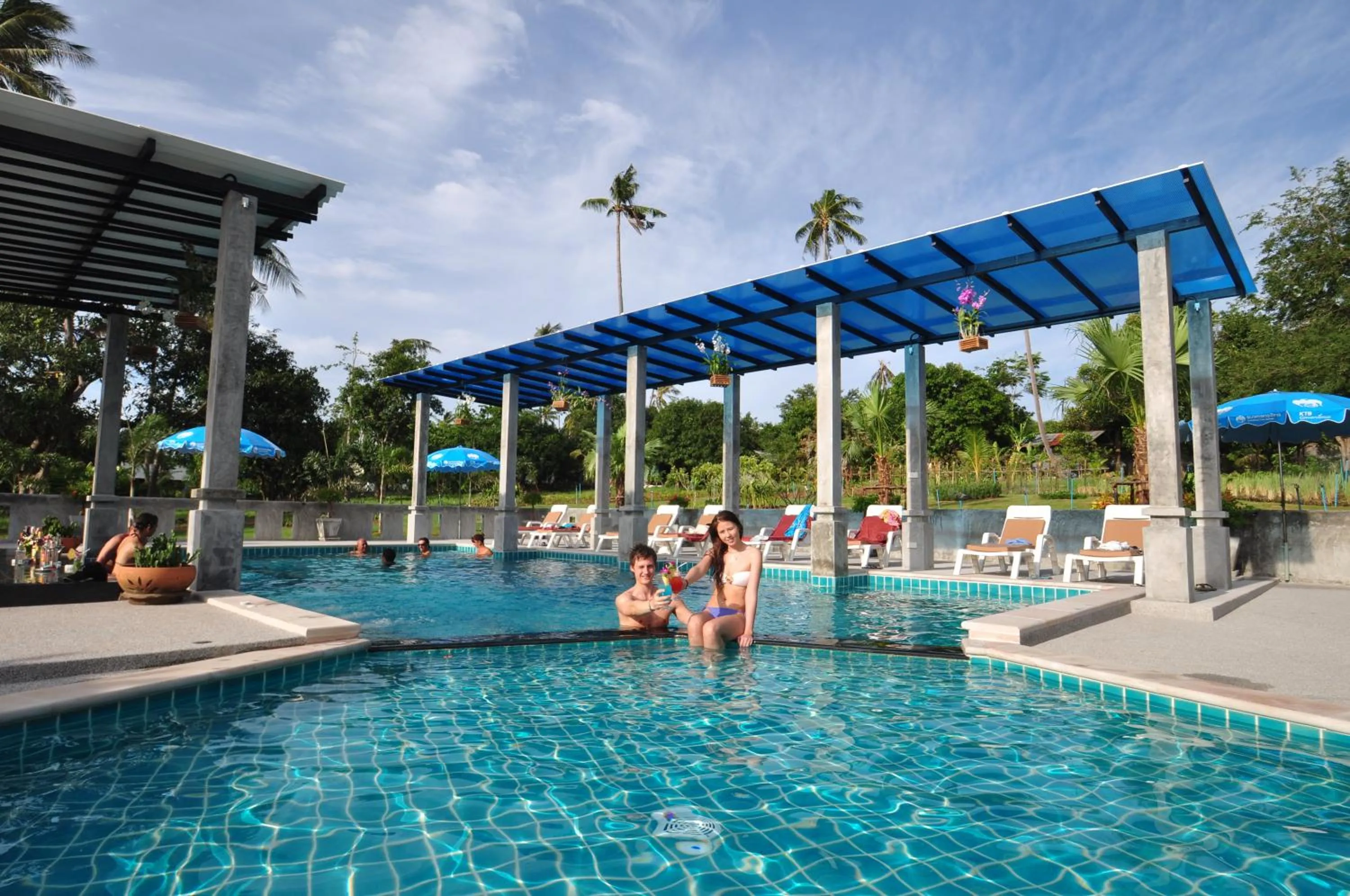 Swimming pool in Samui Honey Suite