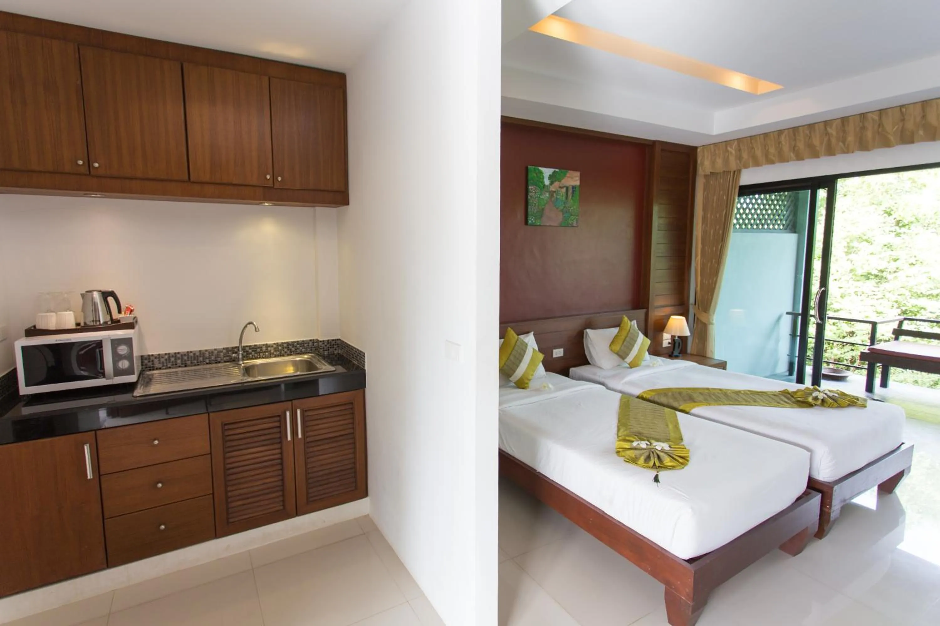 Bed in Samui Honey Suite