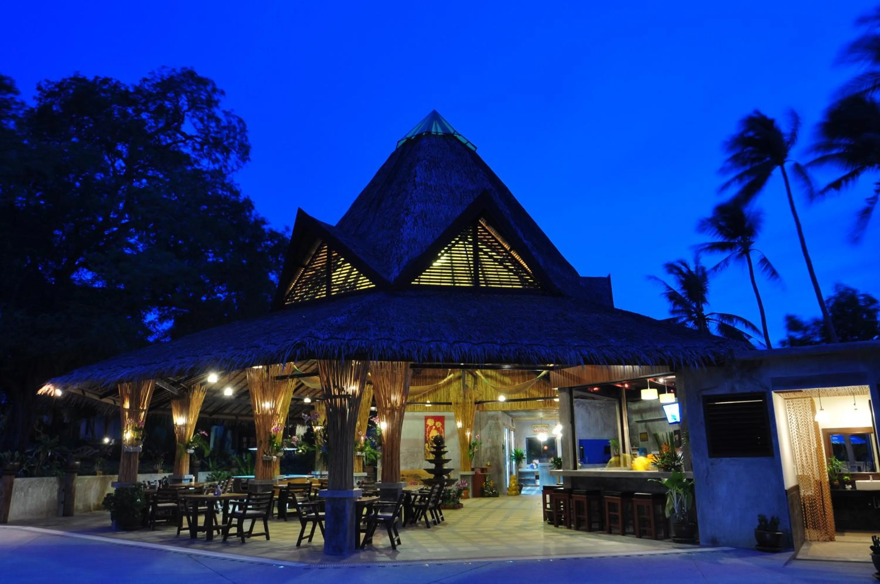 Restaurant/places to eat in Samui Honey Suite