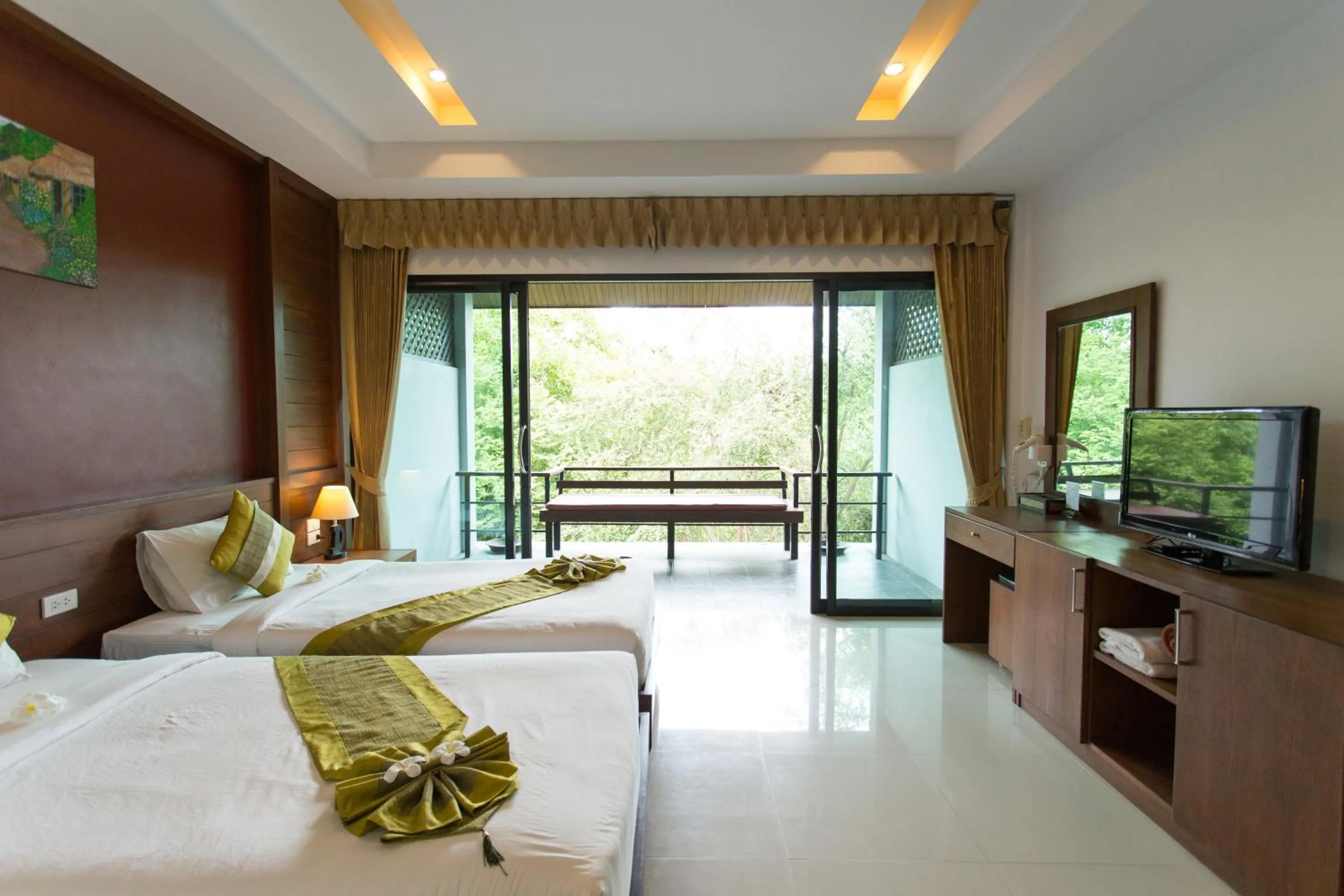 Bed in Samui Honey Suite