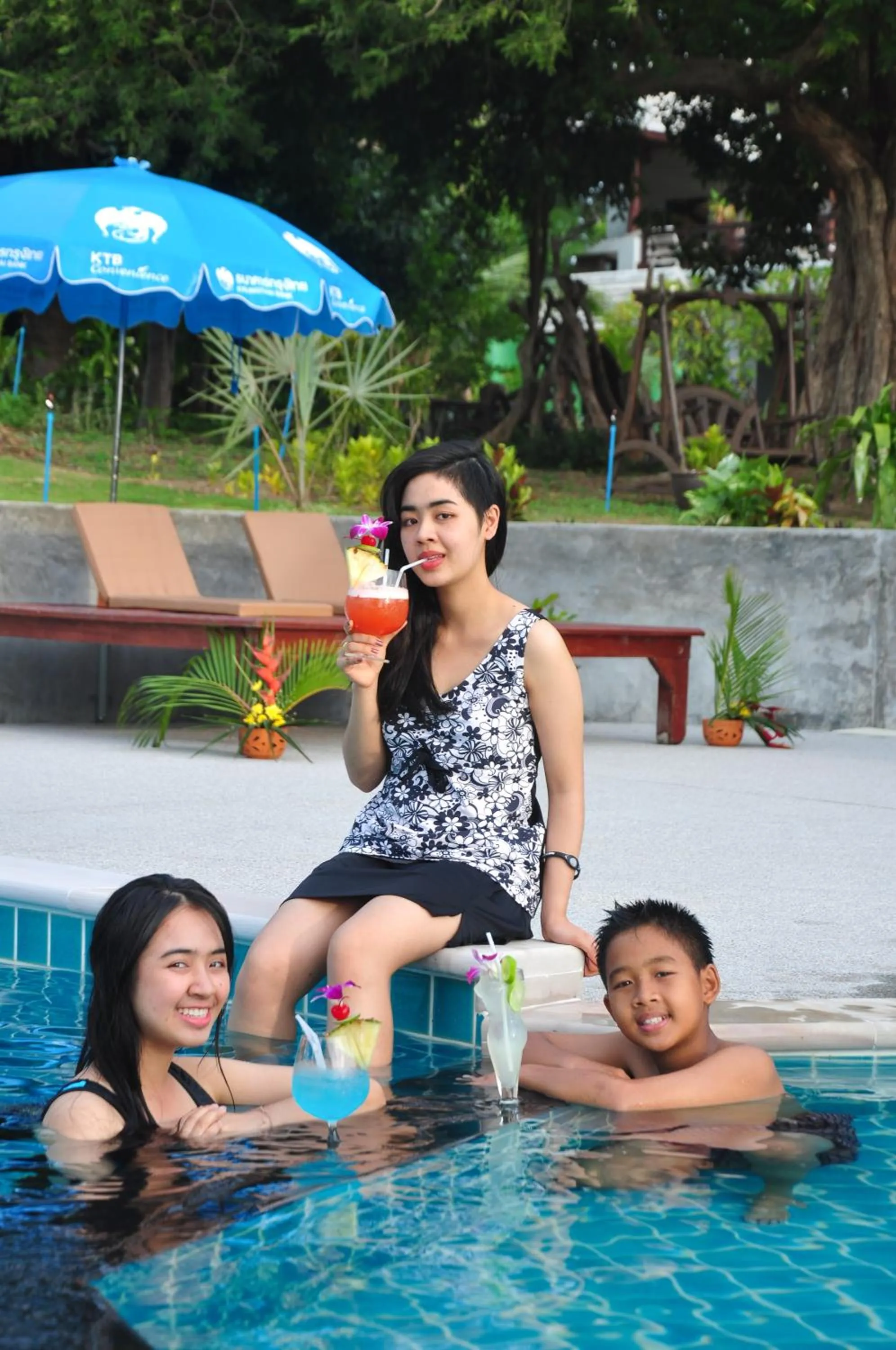 Swimming pool in Samui Honey Suite