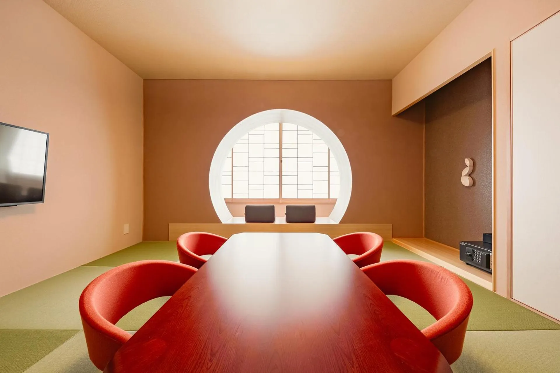 Photo of the whole room in Arima Kirari