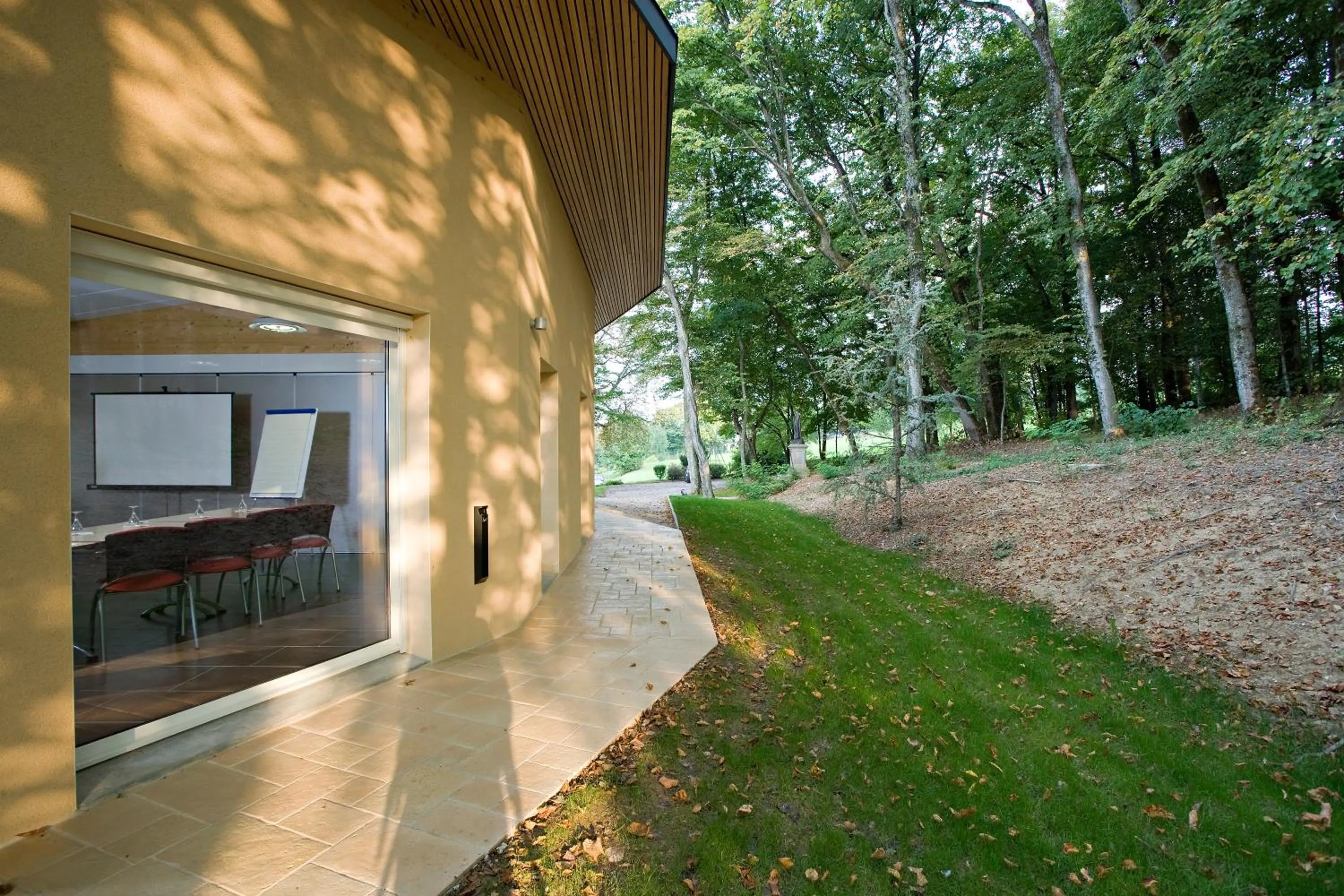 Business facilities in Logis Hôtel Parenthèse, Restaurant & Spa