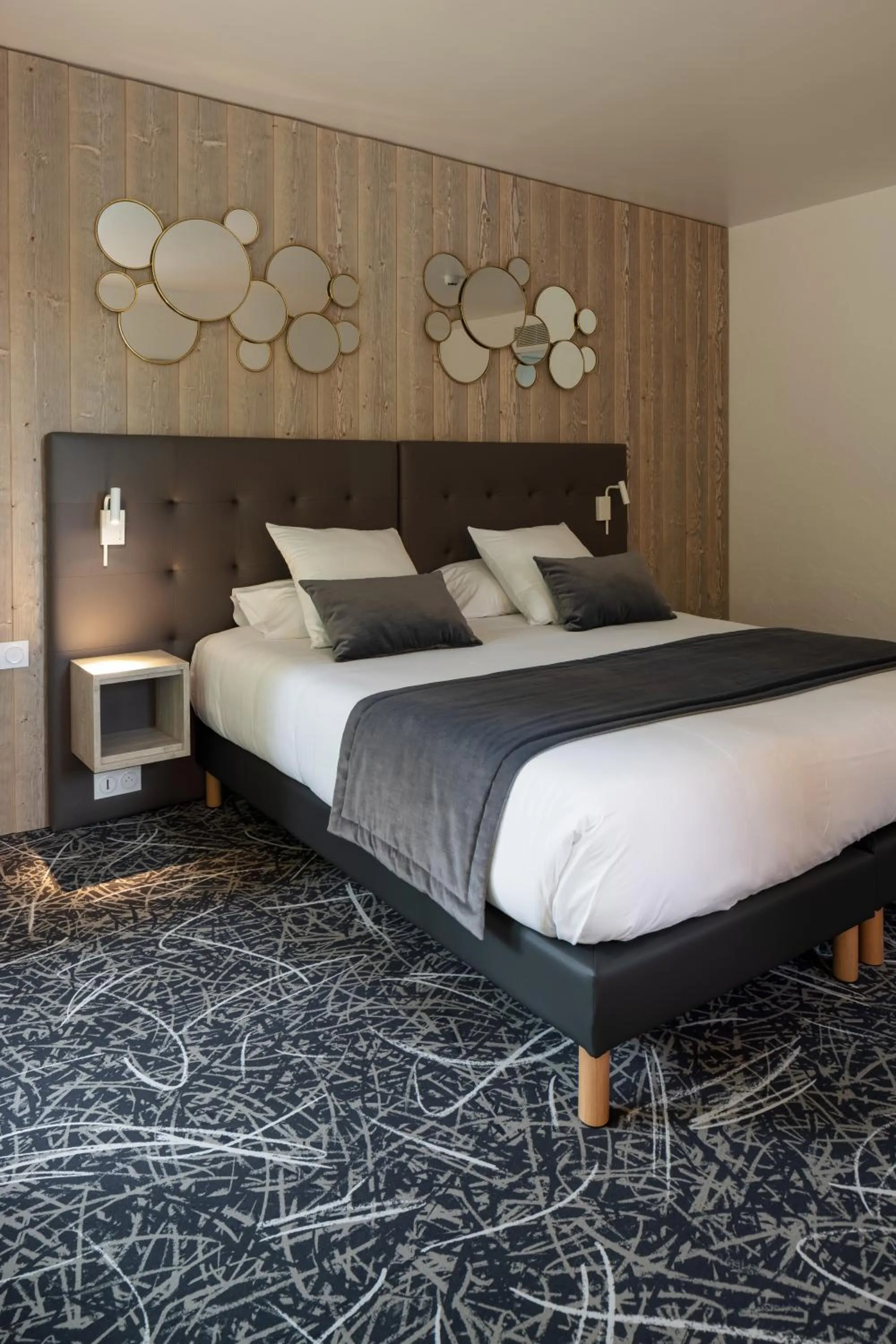 Bed in Logis Hôtel Parenthèse, Restaurant & Spa