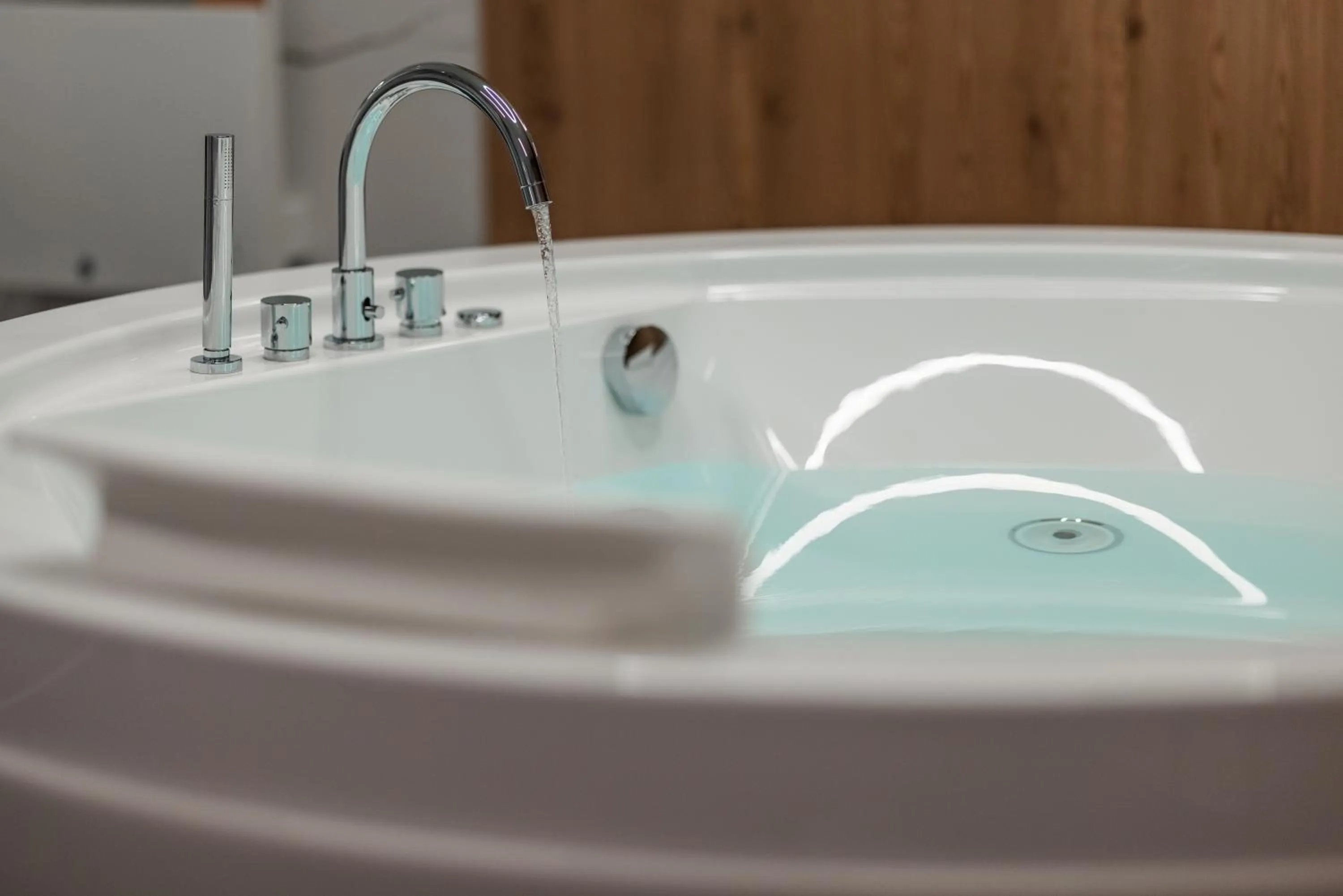 Hot Tub in Logis Hôtel Parenthèse, Restaurant & Spa