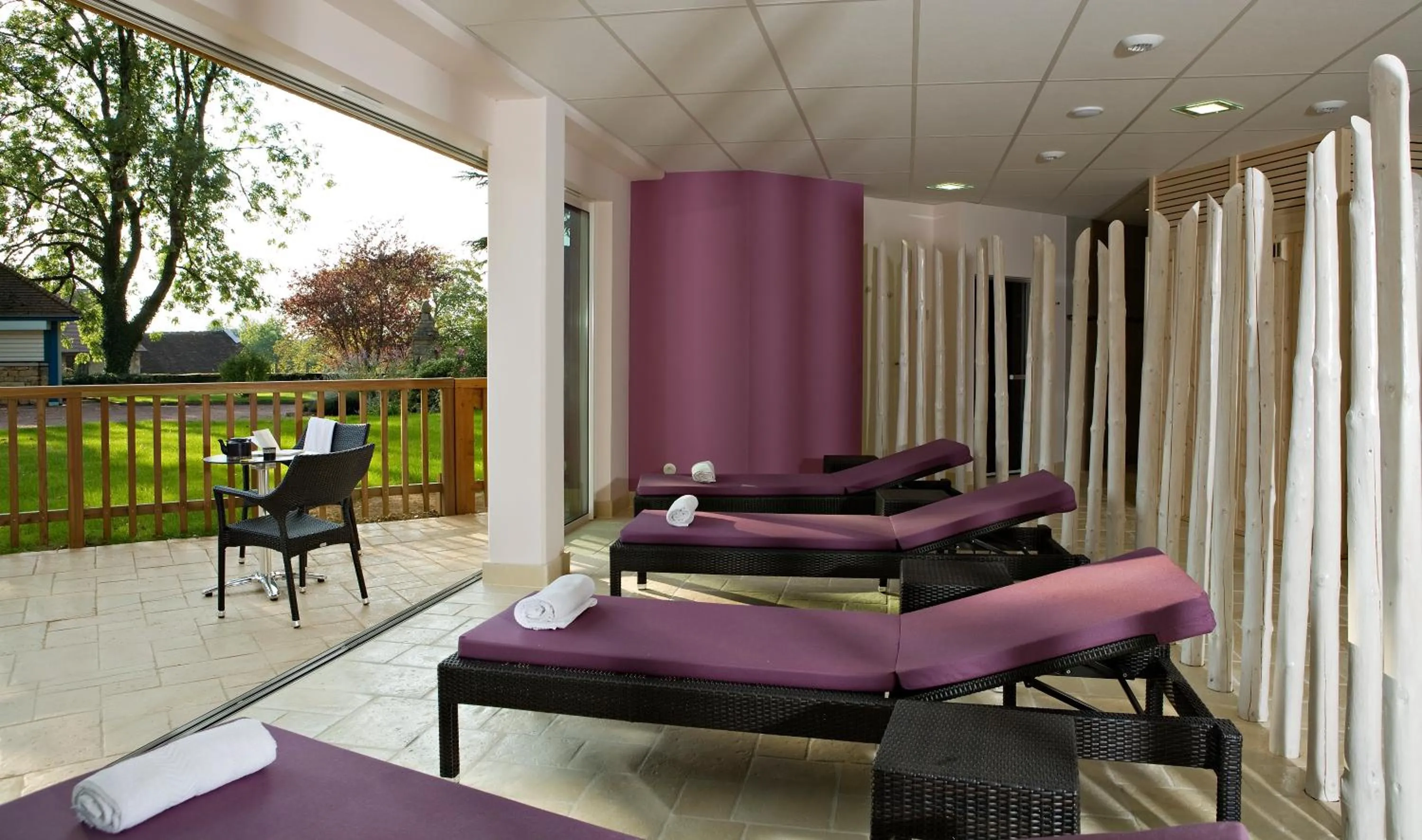 Balcony/Terrace in Logis Hôtel Parenthèse, Restaurant & Spa