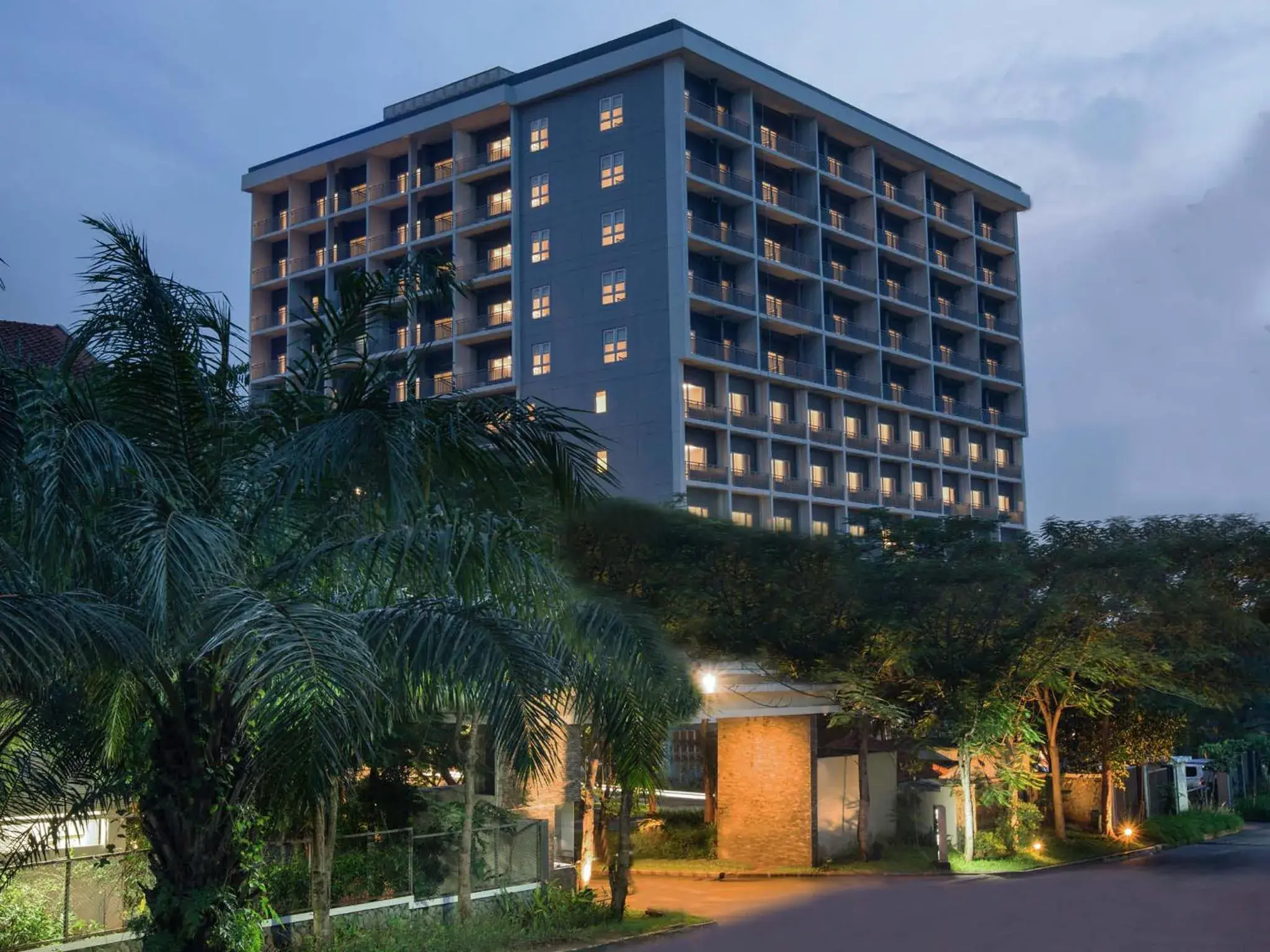 Facade/entrance in Delonix Hotel Karawang Facade/entrance in Delonix Hotel Karawang
