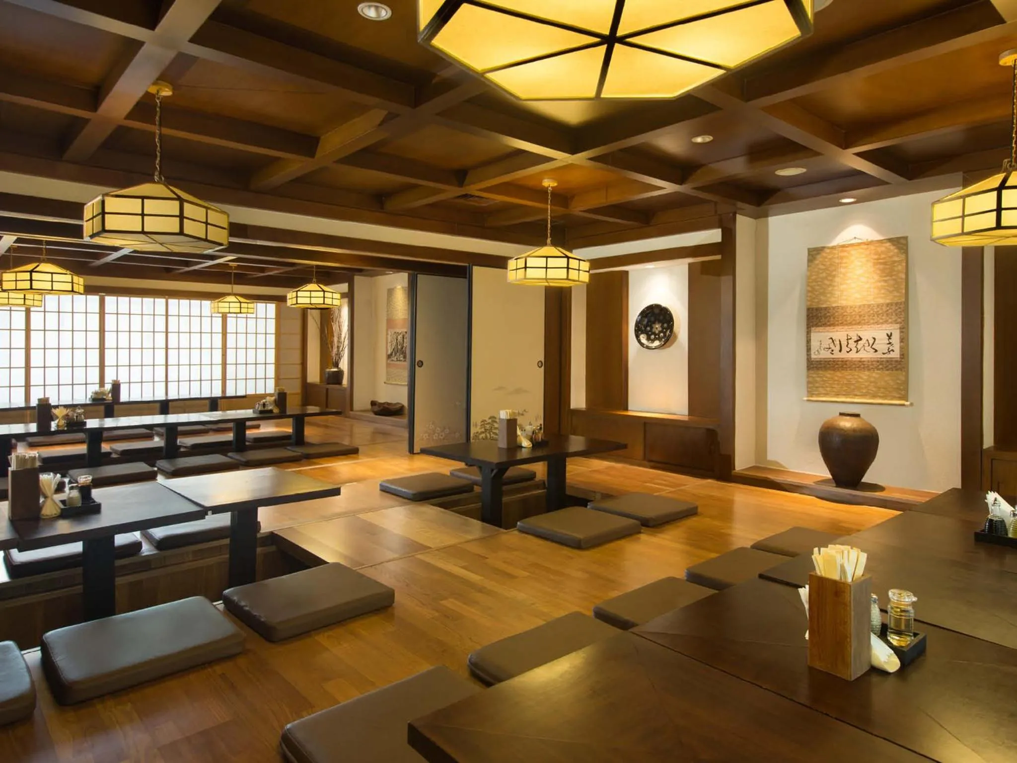 Restaurant/places to eat in Delonix Hotel Karawang