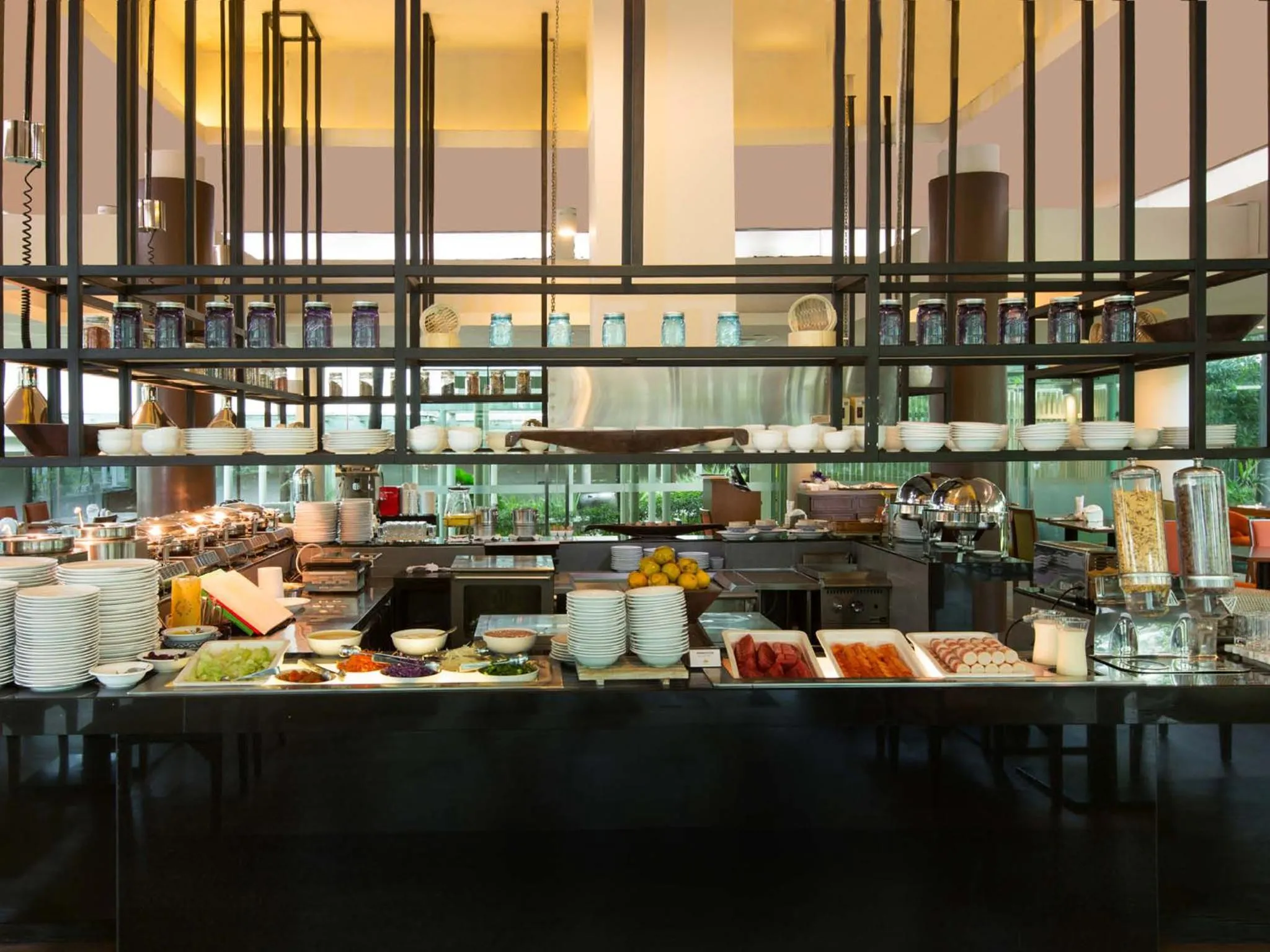 Restaurant/places to eat in Delonix Hotel Karawang