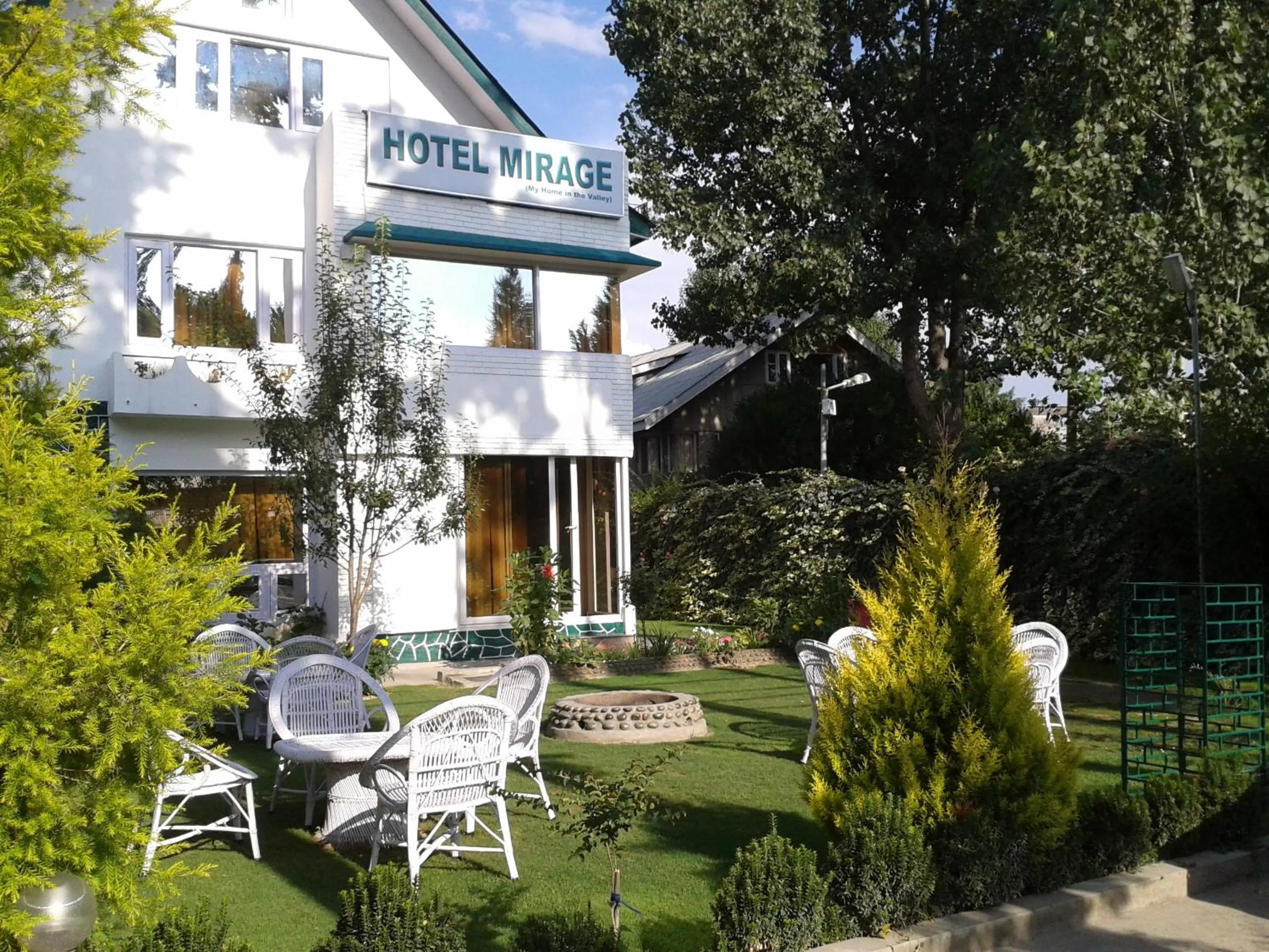 Summer in Hotel Mirage