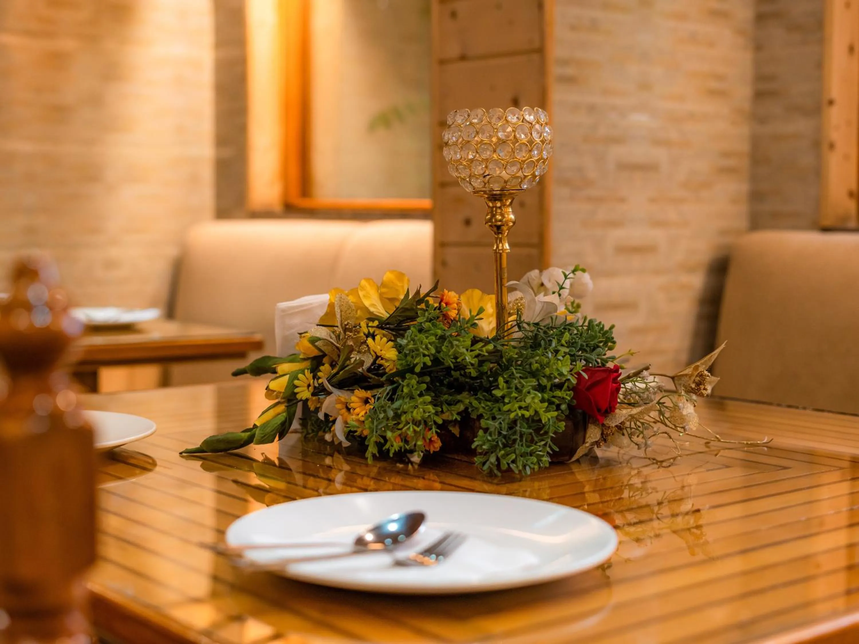 Restaurant/places to eat in Hotel Mirage