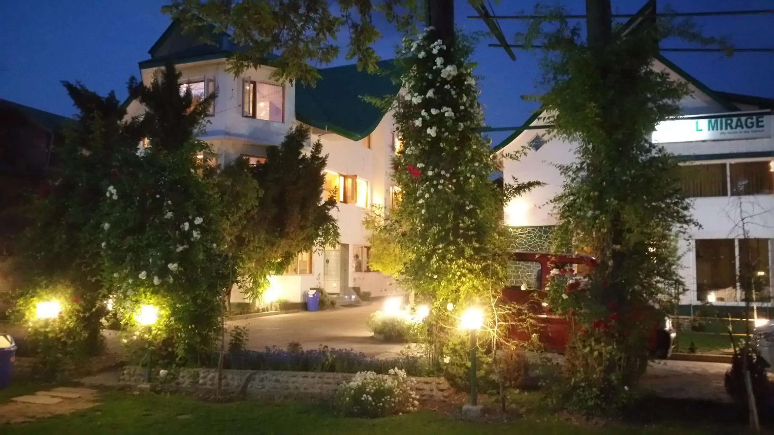 Property building in Hotel Mirage Property building in Hotel Mirage