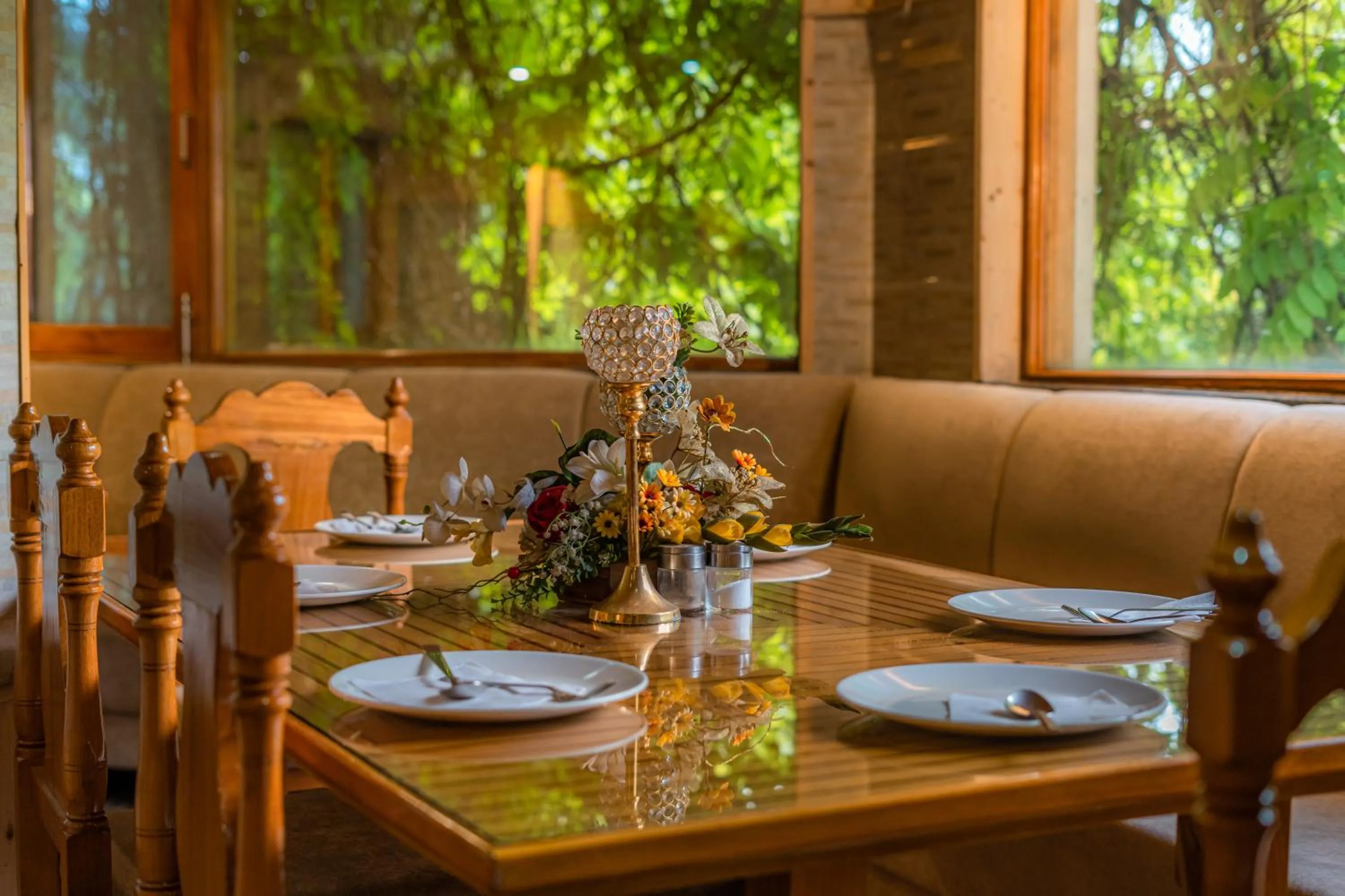 Restaurant/places to eat in Hotel Mirage