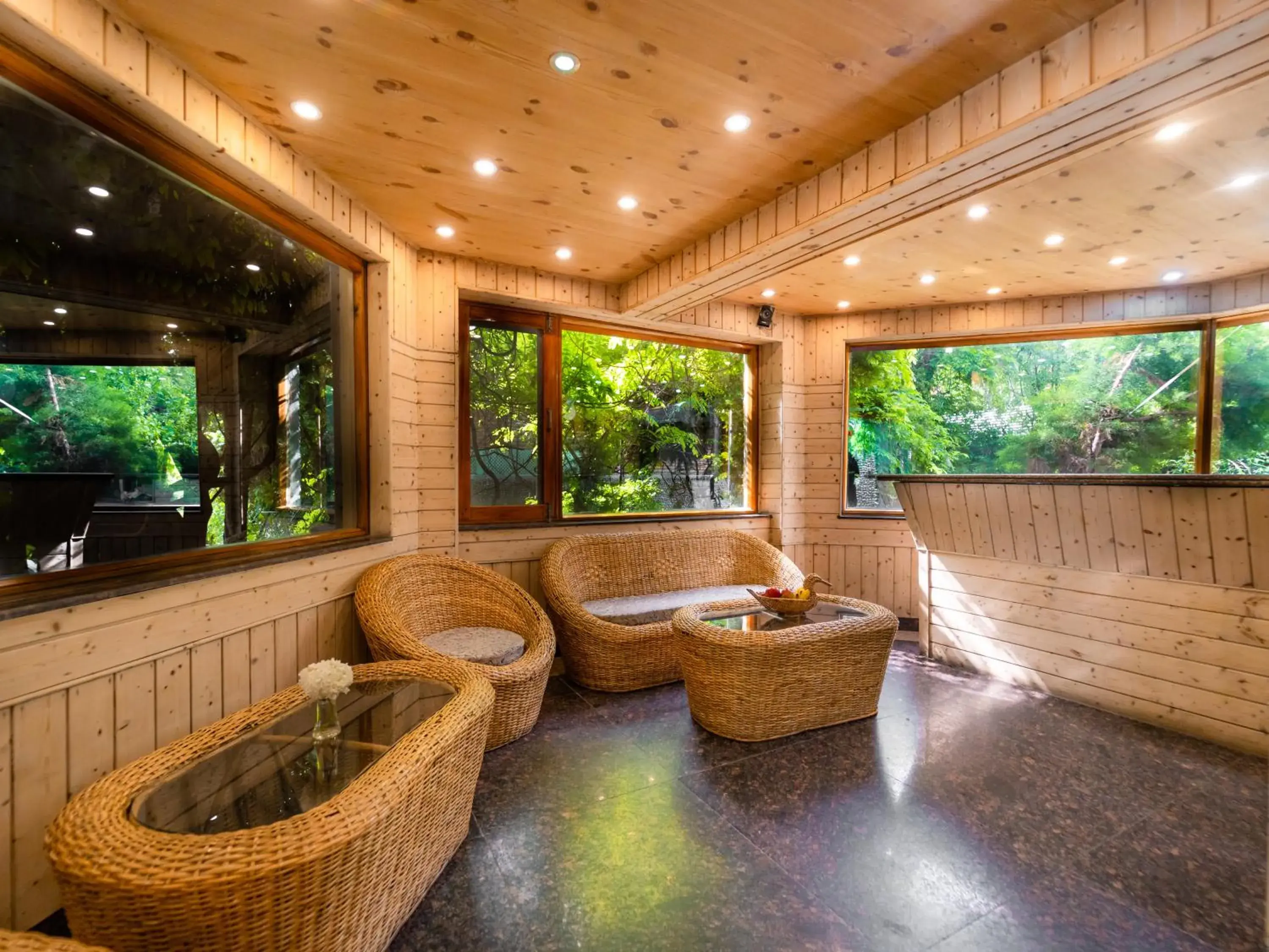 Restaurant/places to eat in Hotel Mirage Restaurant/places to eat in Hotel Mirage