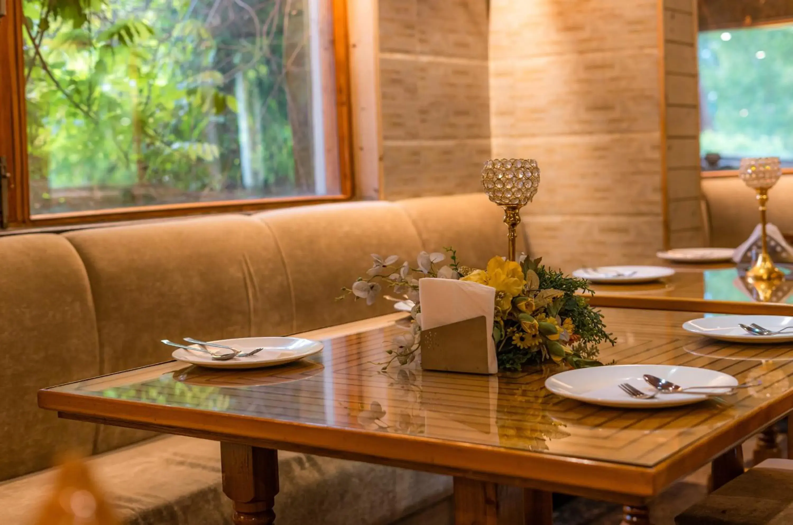 Restaurant/places to eat in Hotel Mirage Restaurant/places to eat in Hotel Mirage