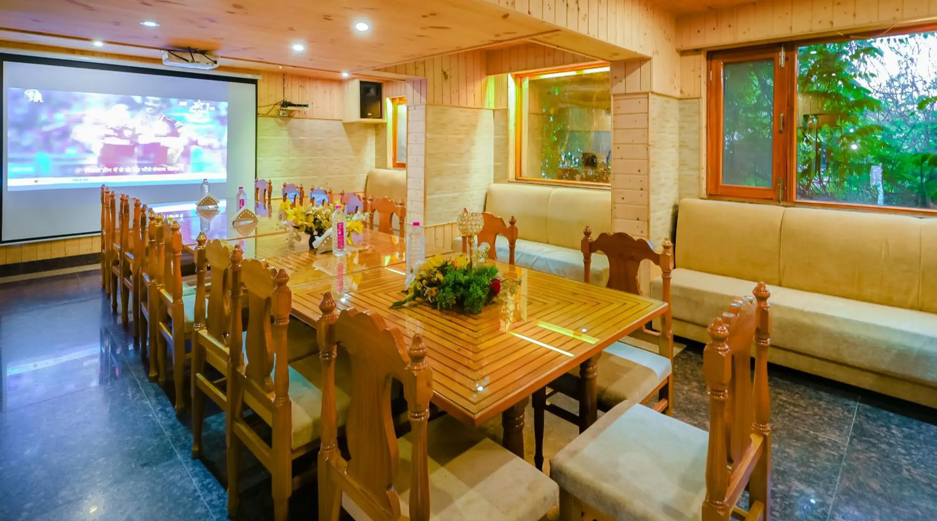 Restaurant/places to eat in Hotel Mirage Restaurant/places to eat in Hotel Mirage