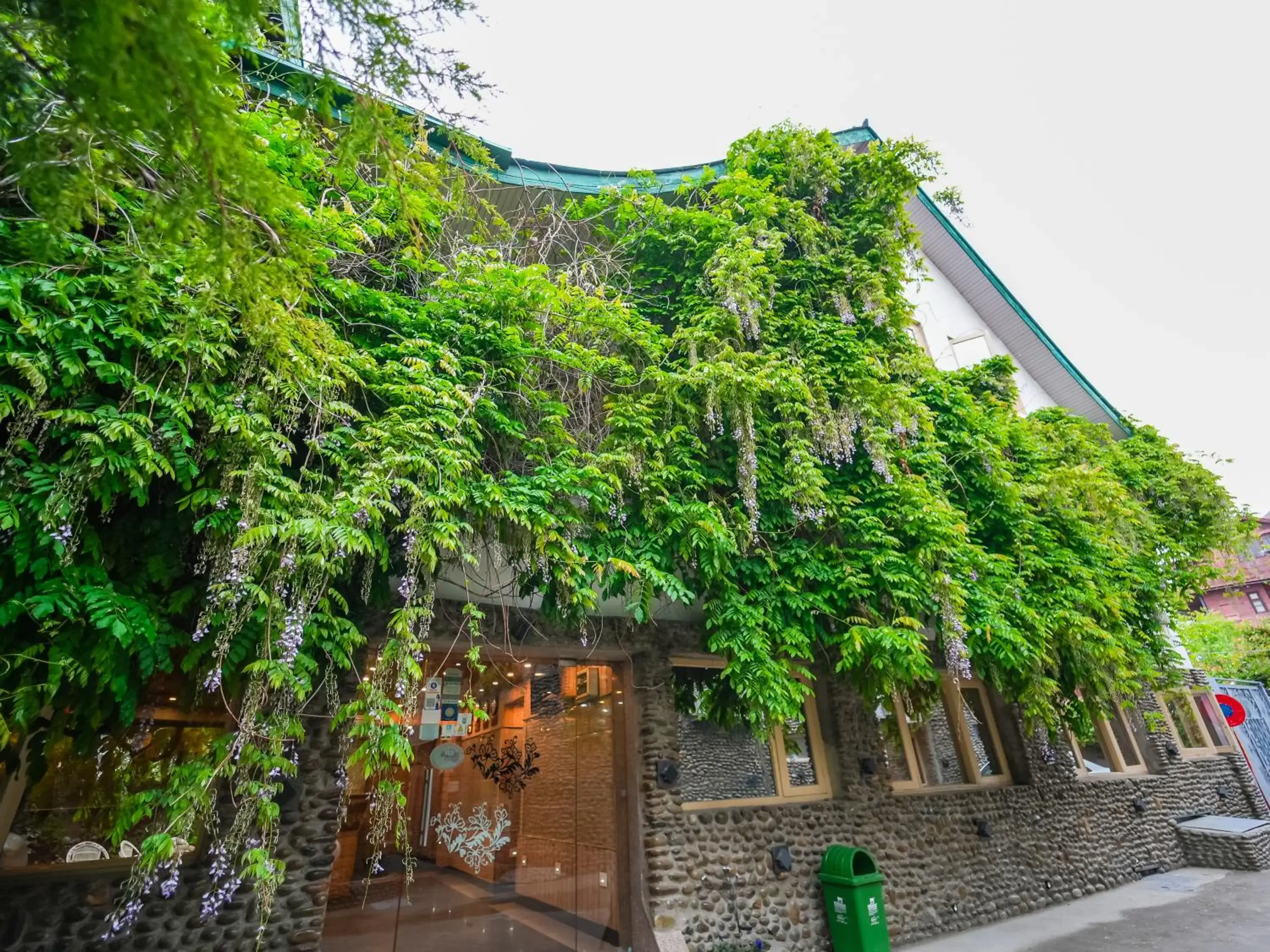 Facade/entrance in Hotel Mirage Facade/entrance in Hotel Mirage