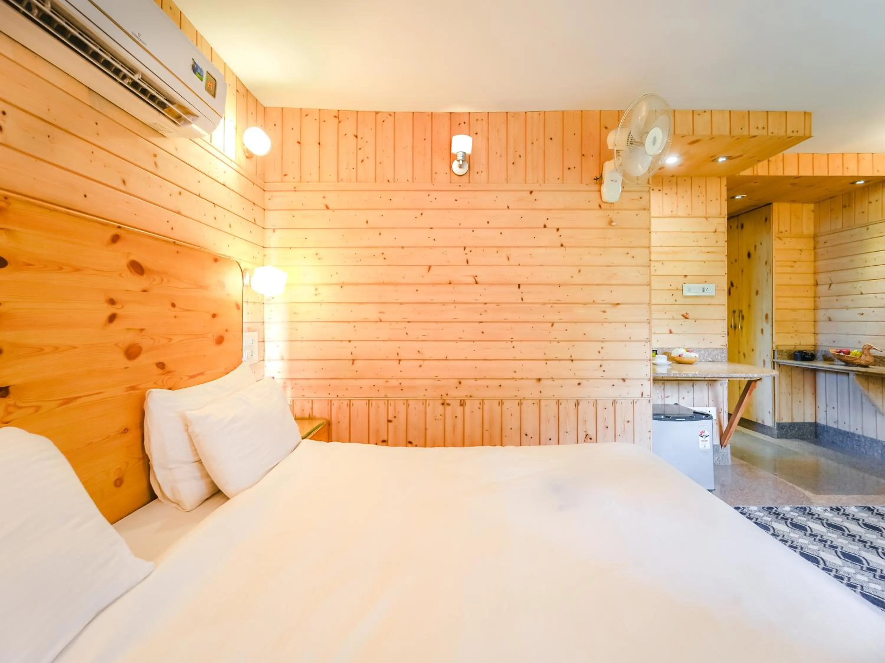 Bedroom, Bed in Hotel Mirage