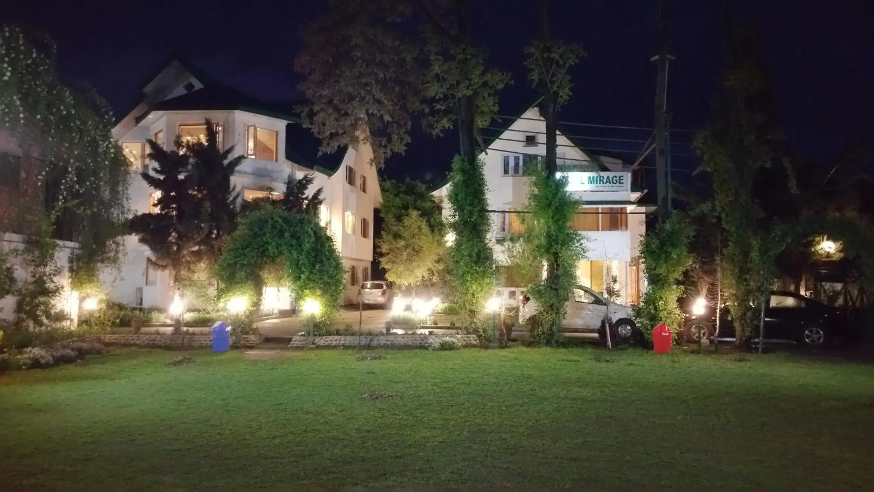 Property building in Hotel Mirage Property building in Hotel Mirage