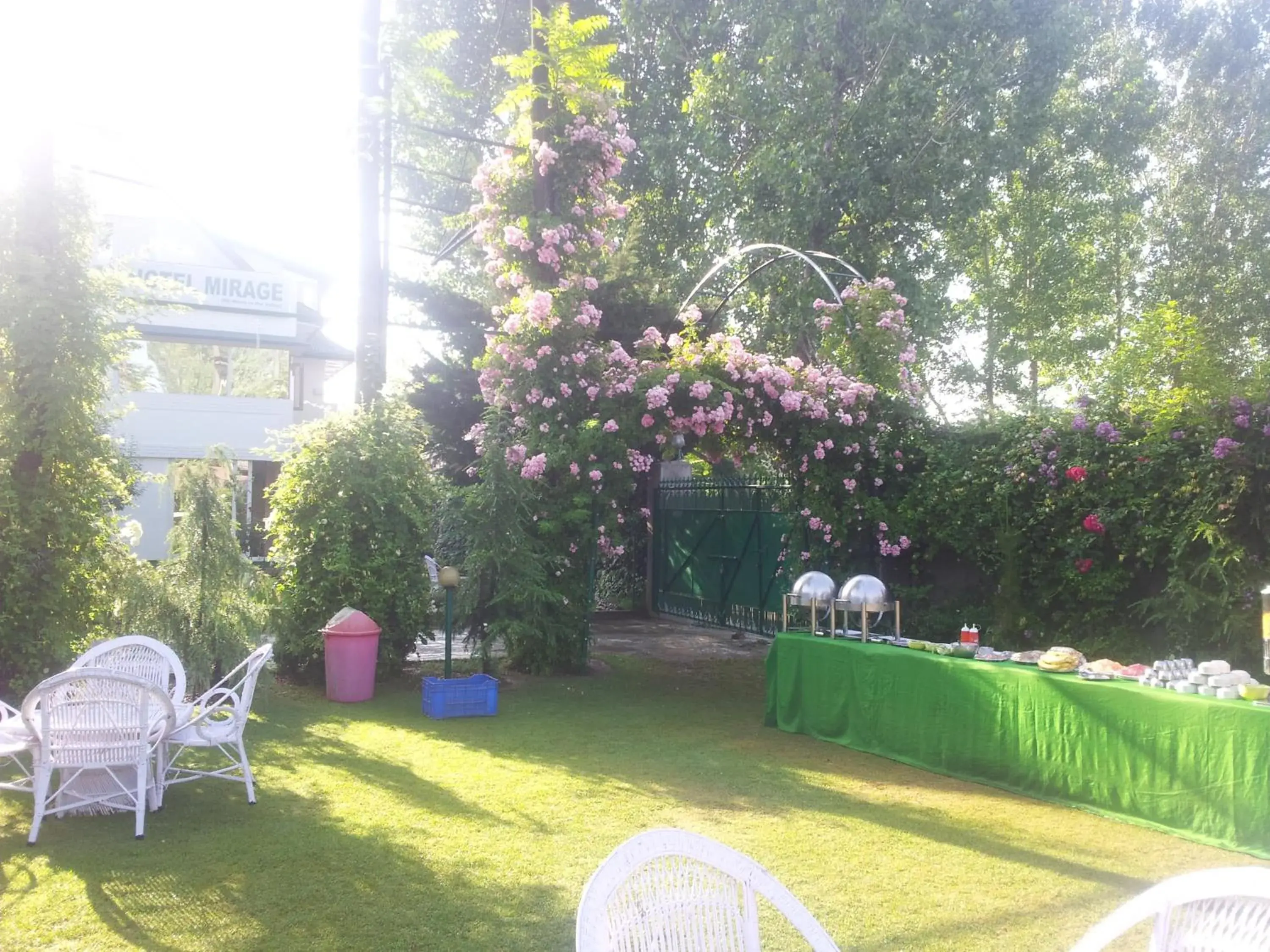 Food and drinks in Hotel Mirage Food and drinks in Hotel Mirage