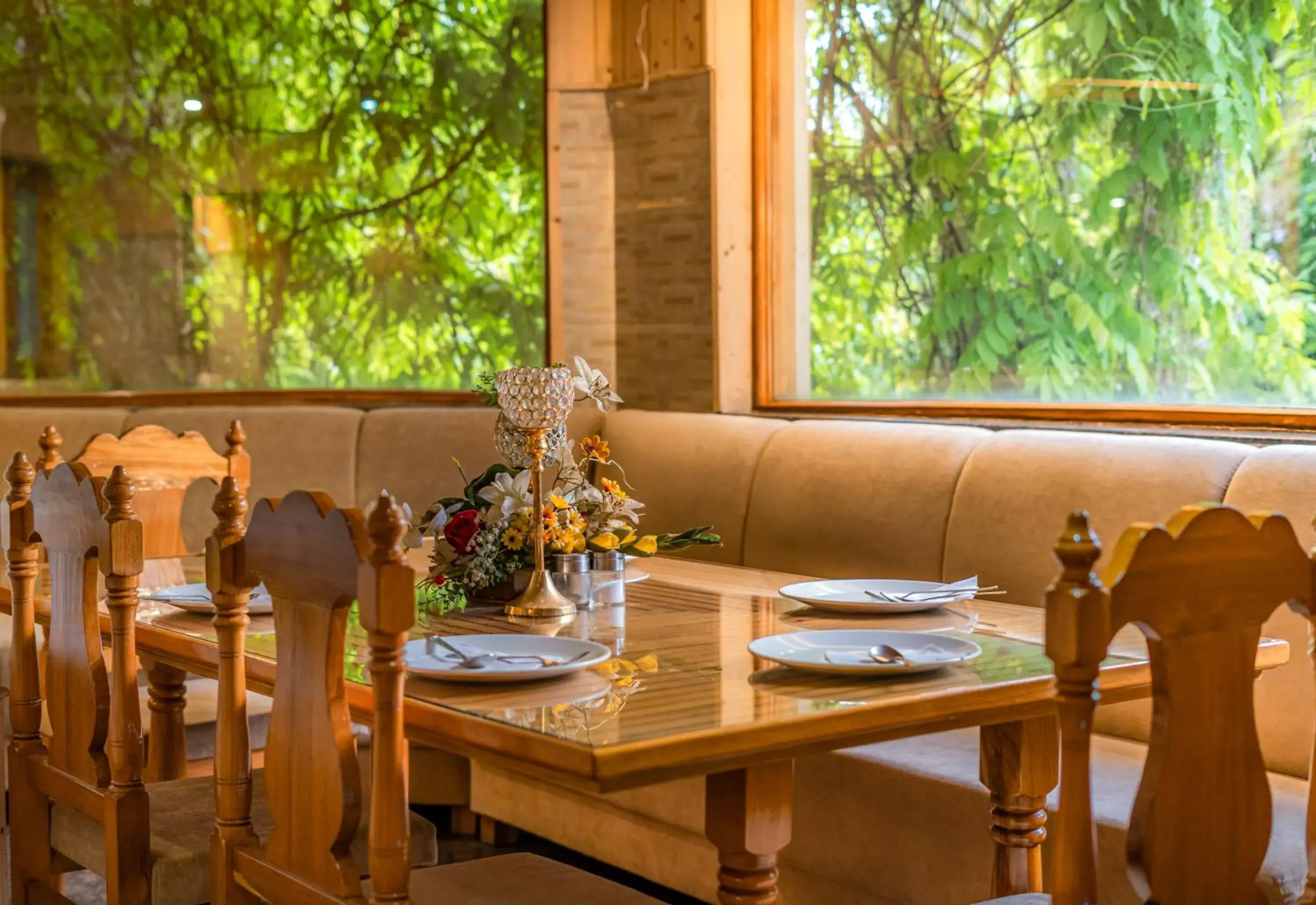 Restaurant/places to eat in Hotel Mirage Restaurant/places to eat in Hotel Mirage