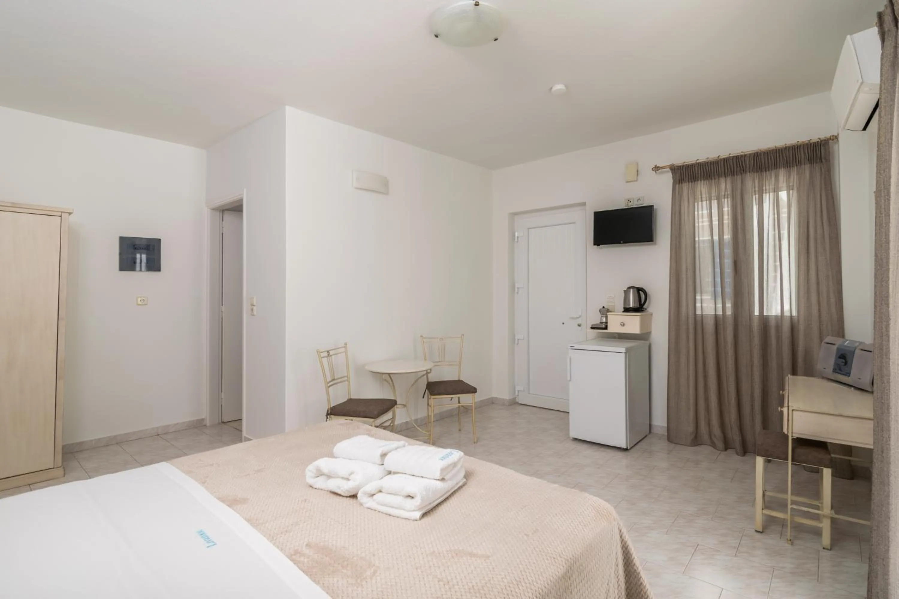Photo of the whole room, Bed in Livanios Studios