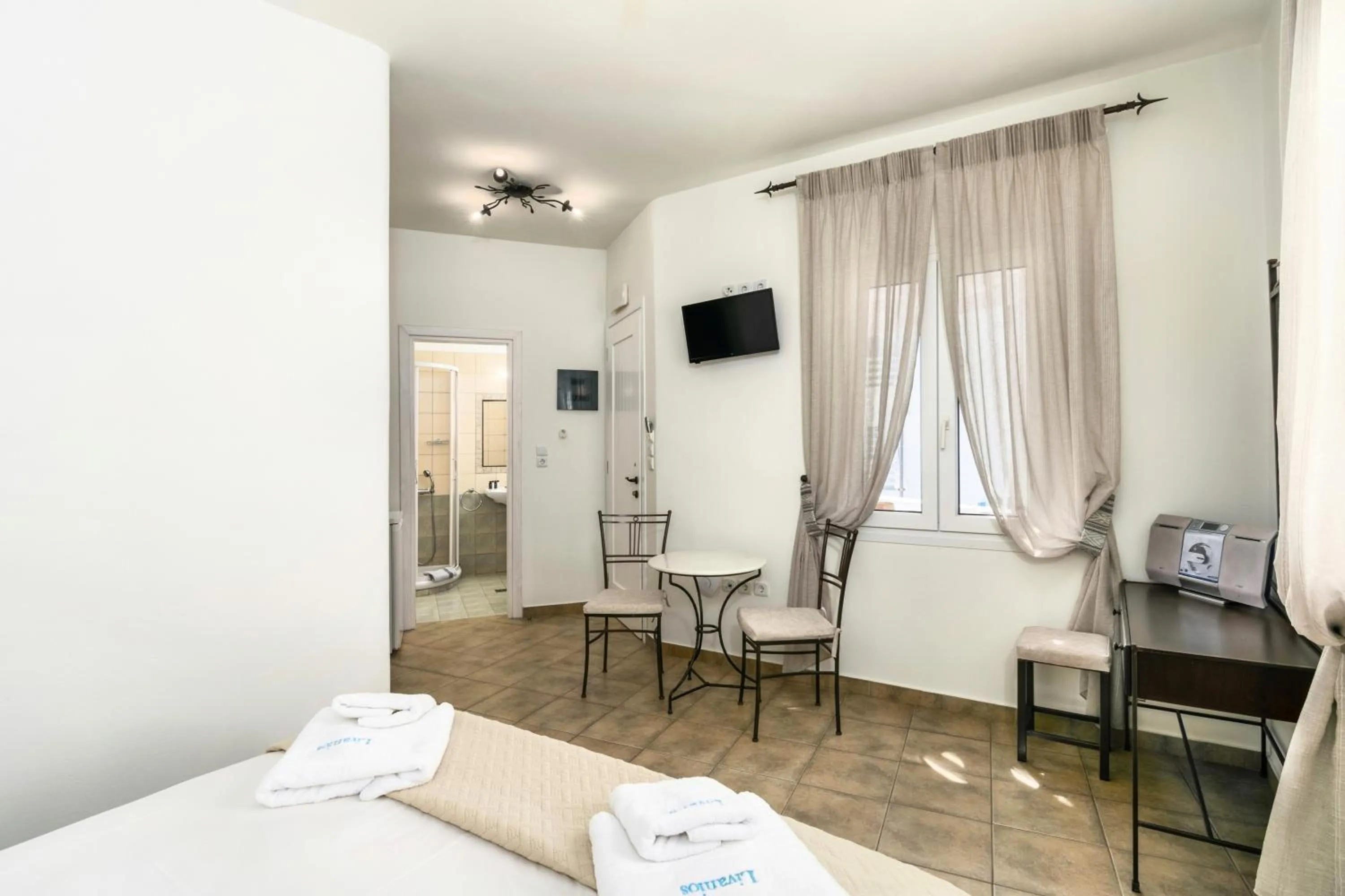 Photo of the whole room, Bed in Livanios Studios