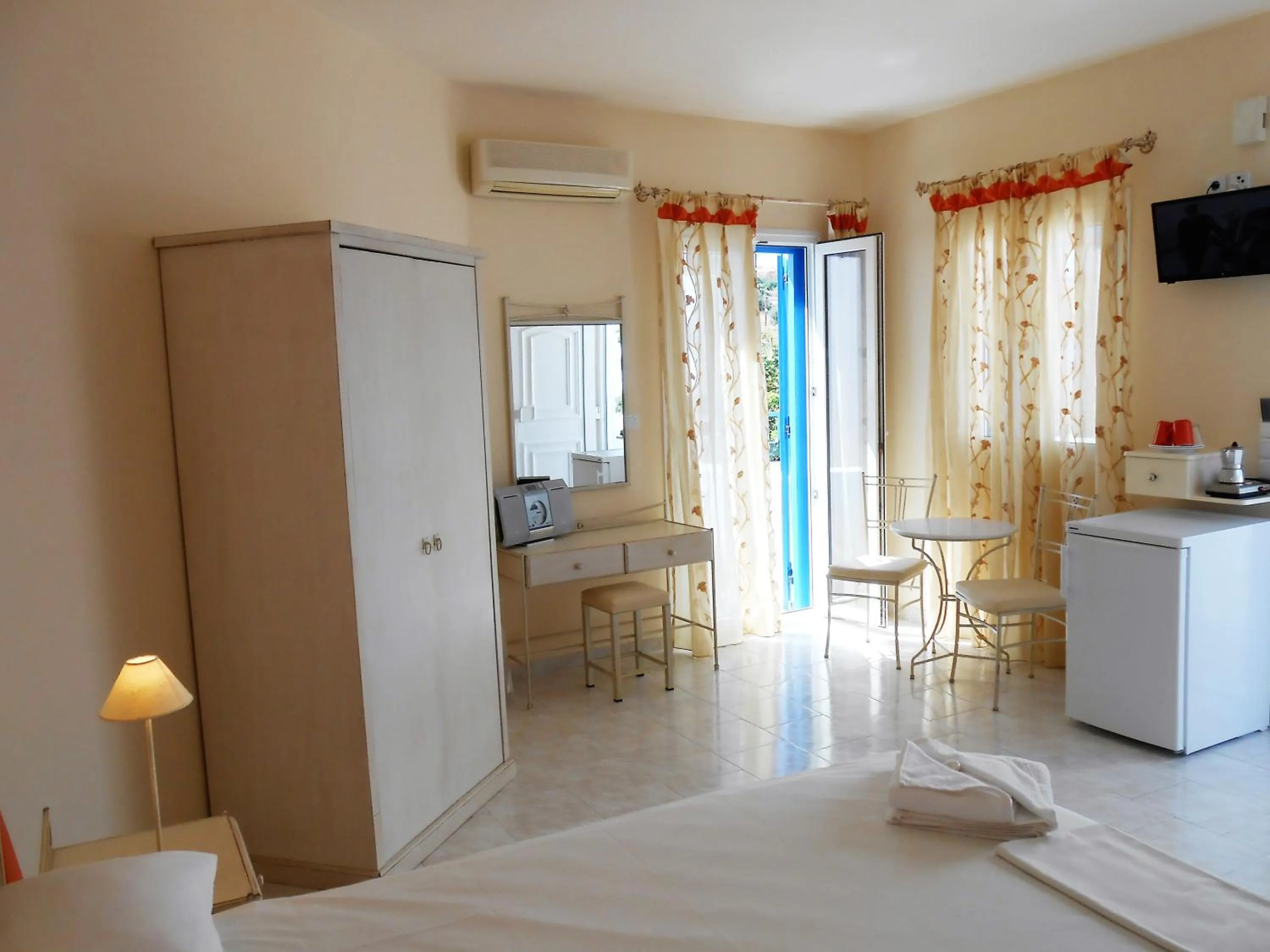 Photo of the whole room, Bed in Livanios Studios