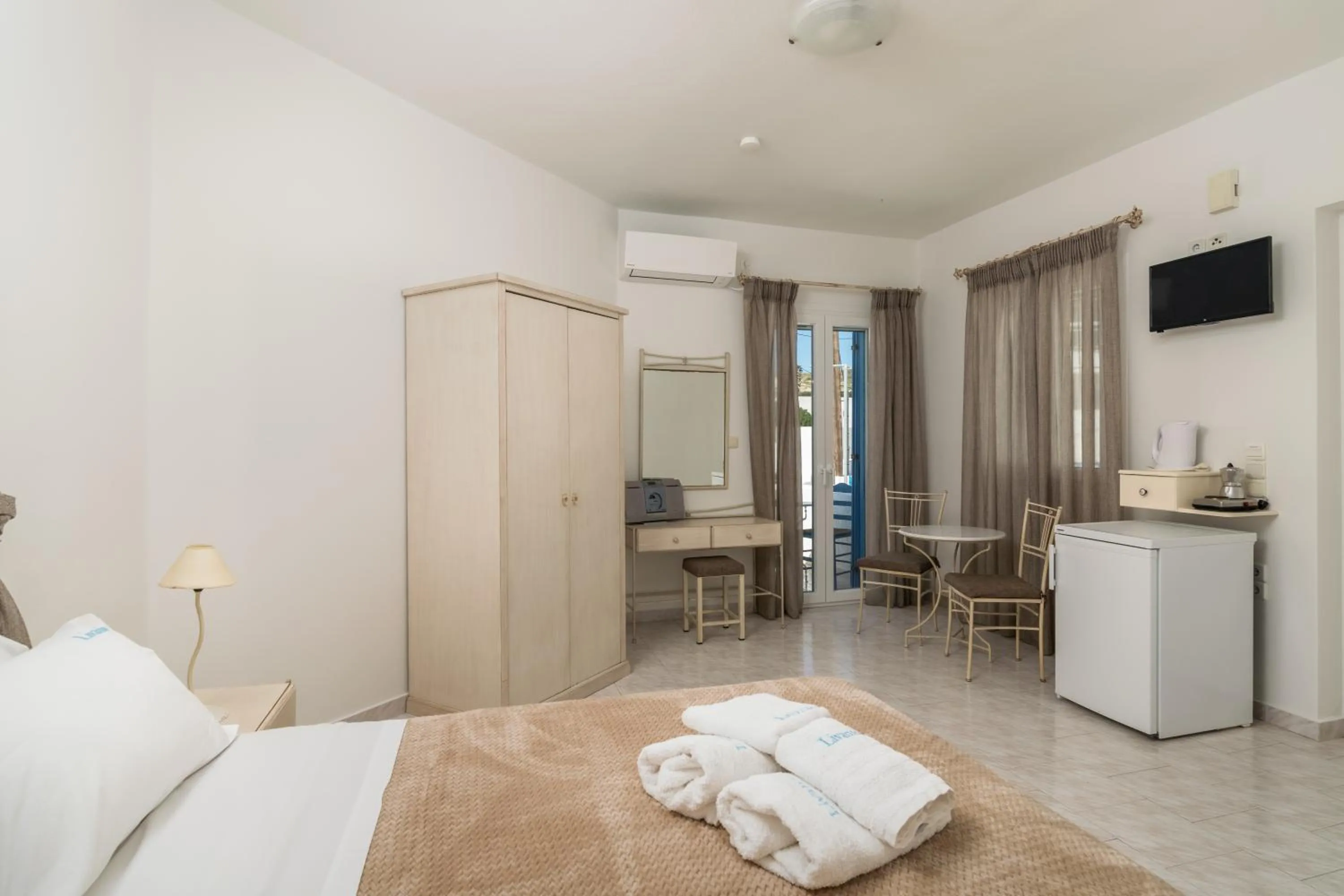 Photo of the whole room, Bed in Livanios Studios