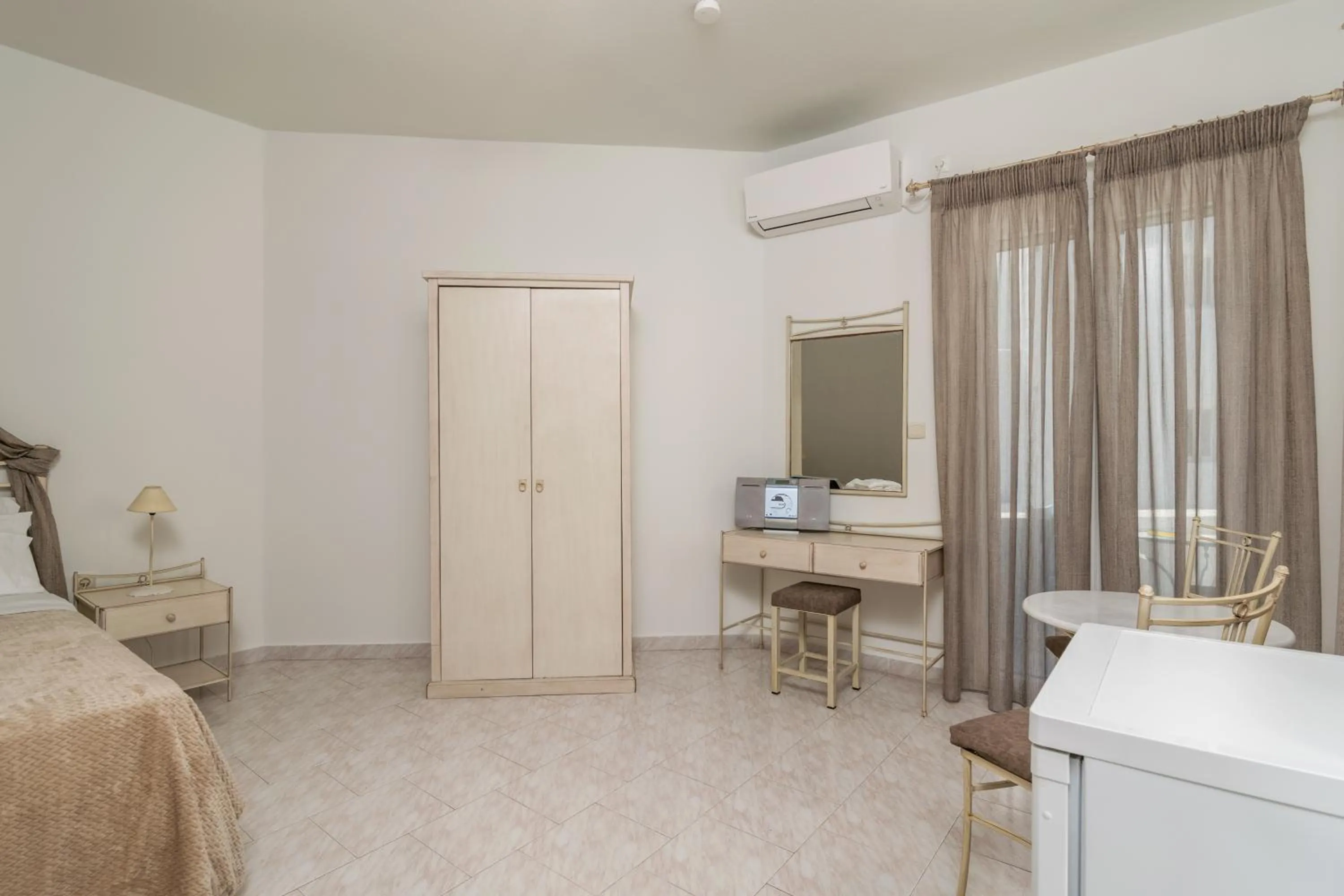 Living room, Bed in Livanios Studios