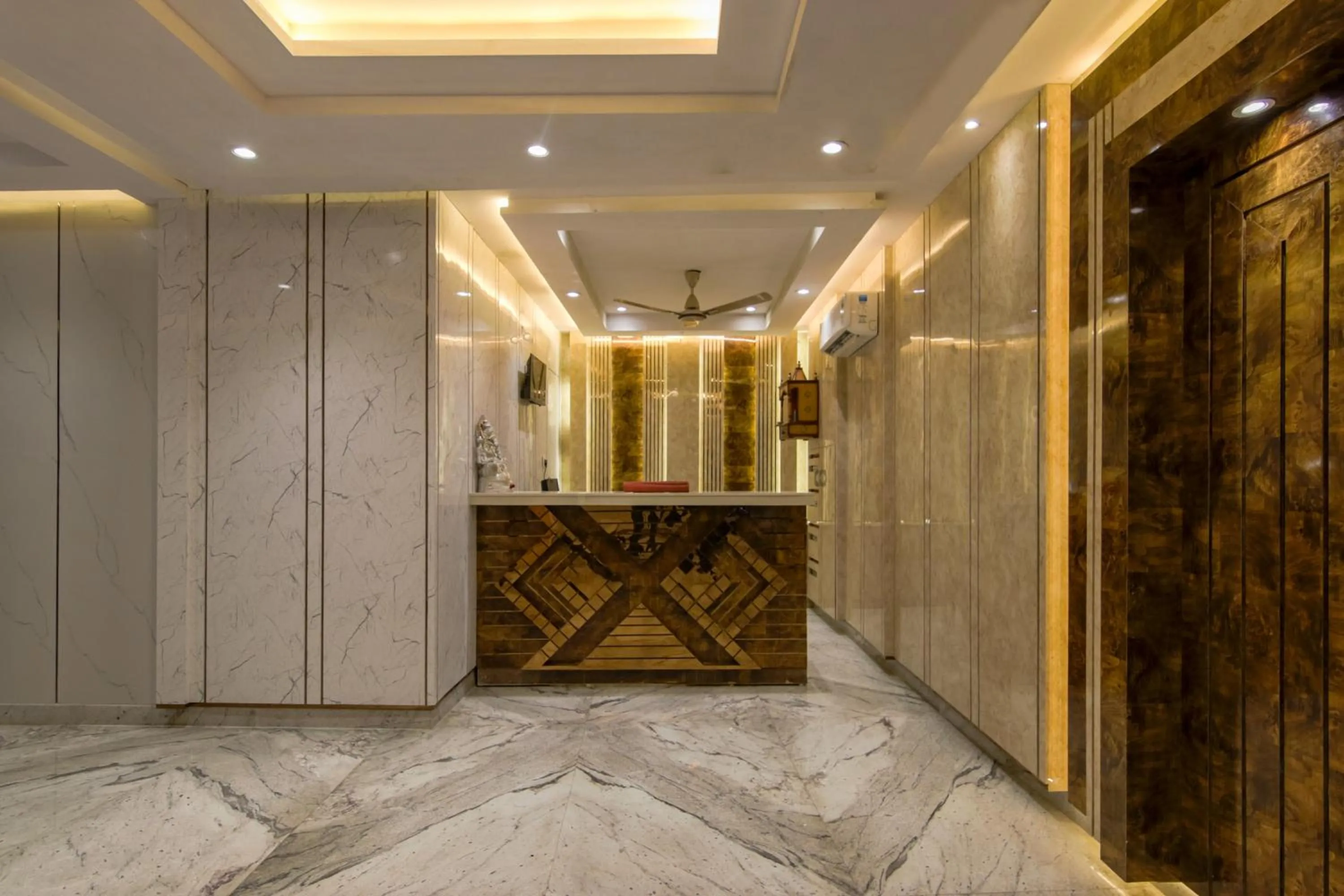 wardrobe in Hotel Star Palace