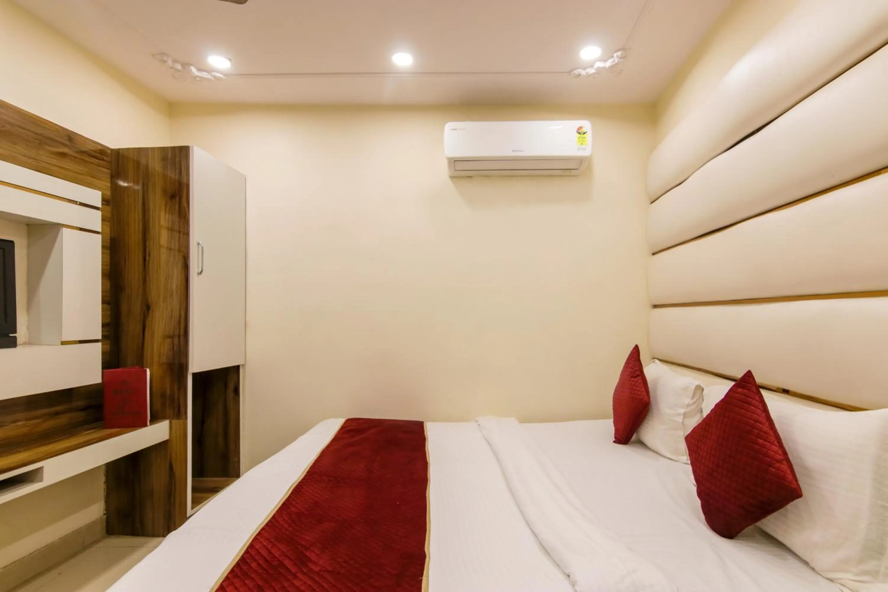 Bedroom, Bed in Hotel Star Palace