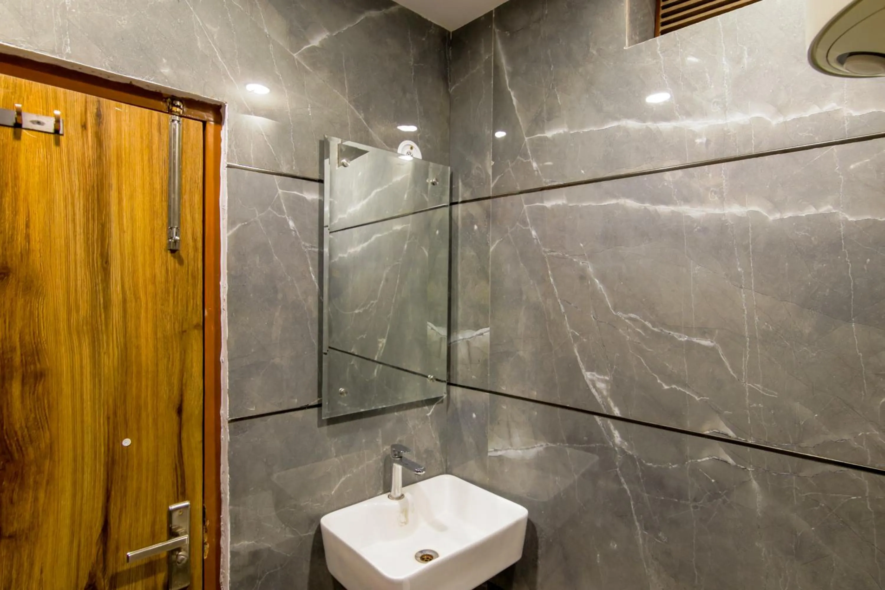 Shower in Hotel Star Palace