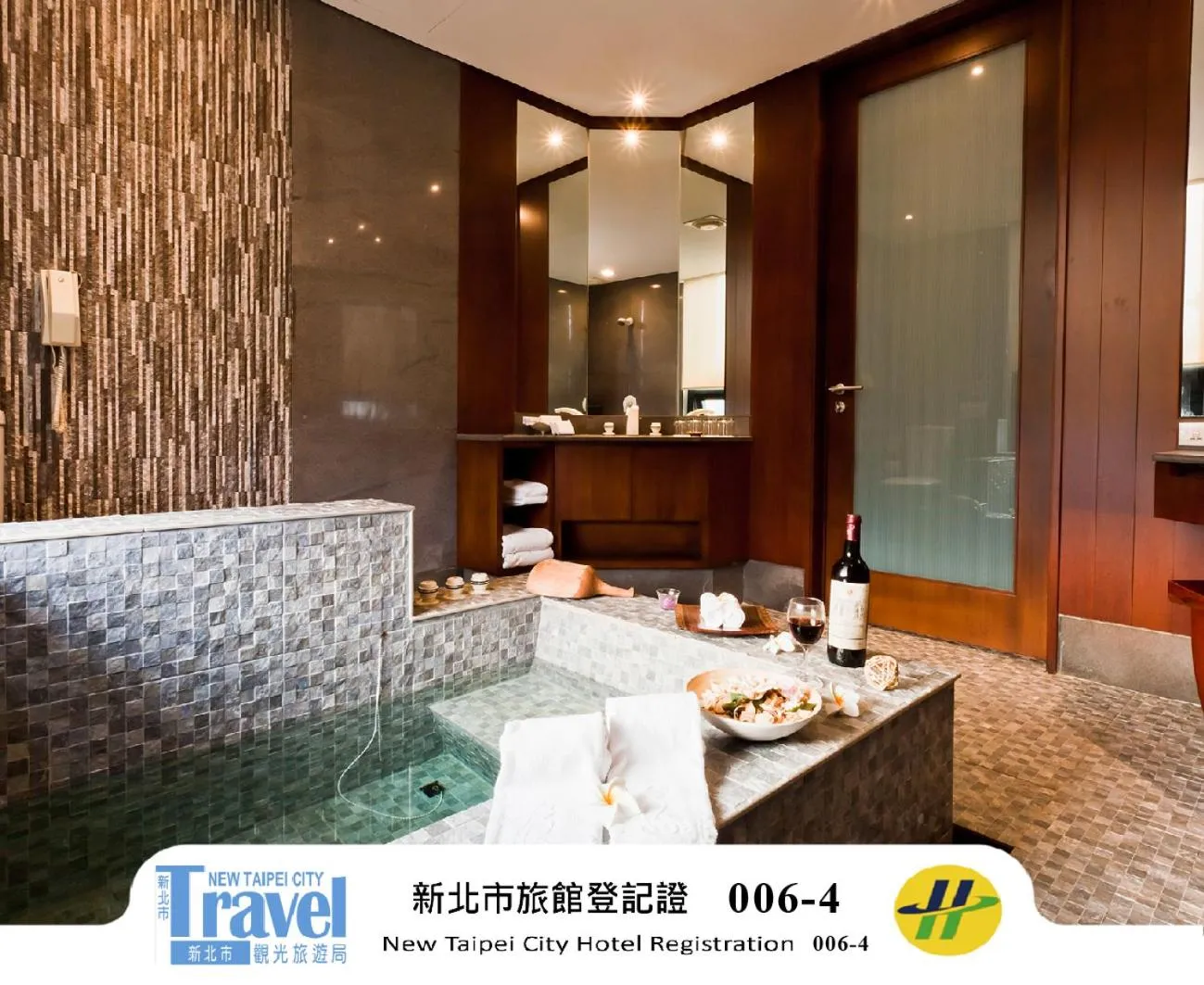 The Loft Seaside Suites