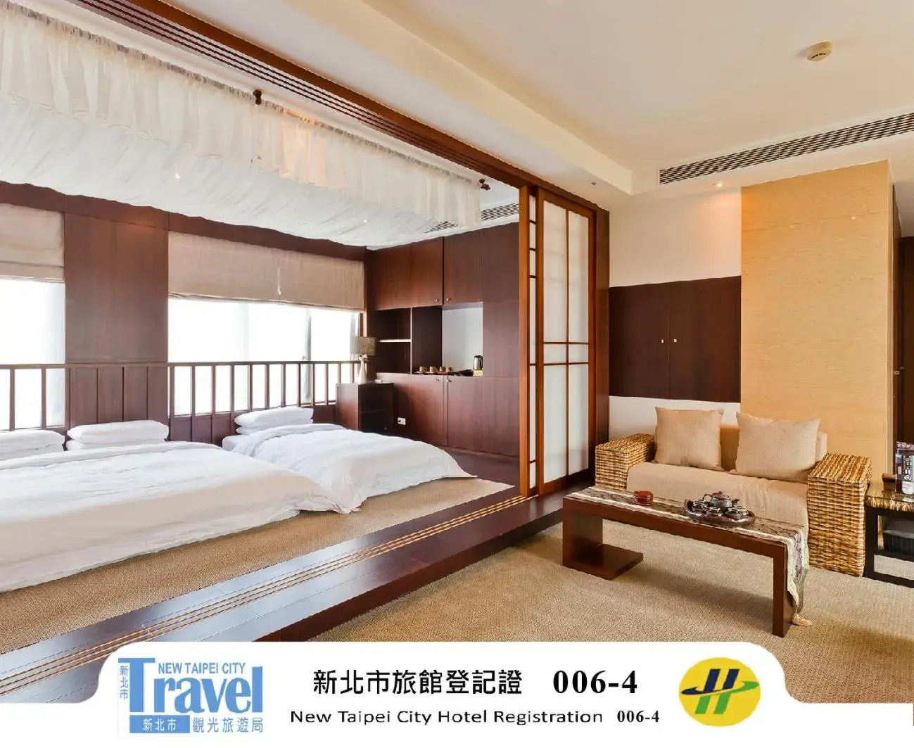 Bed in The Loft Seaside Suites Bed in The Loft Seaside Suites