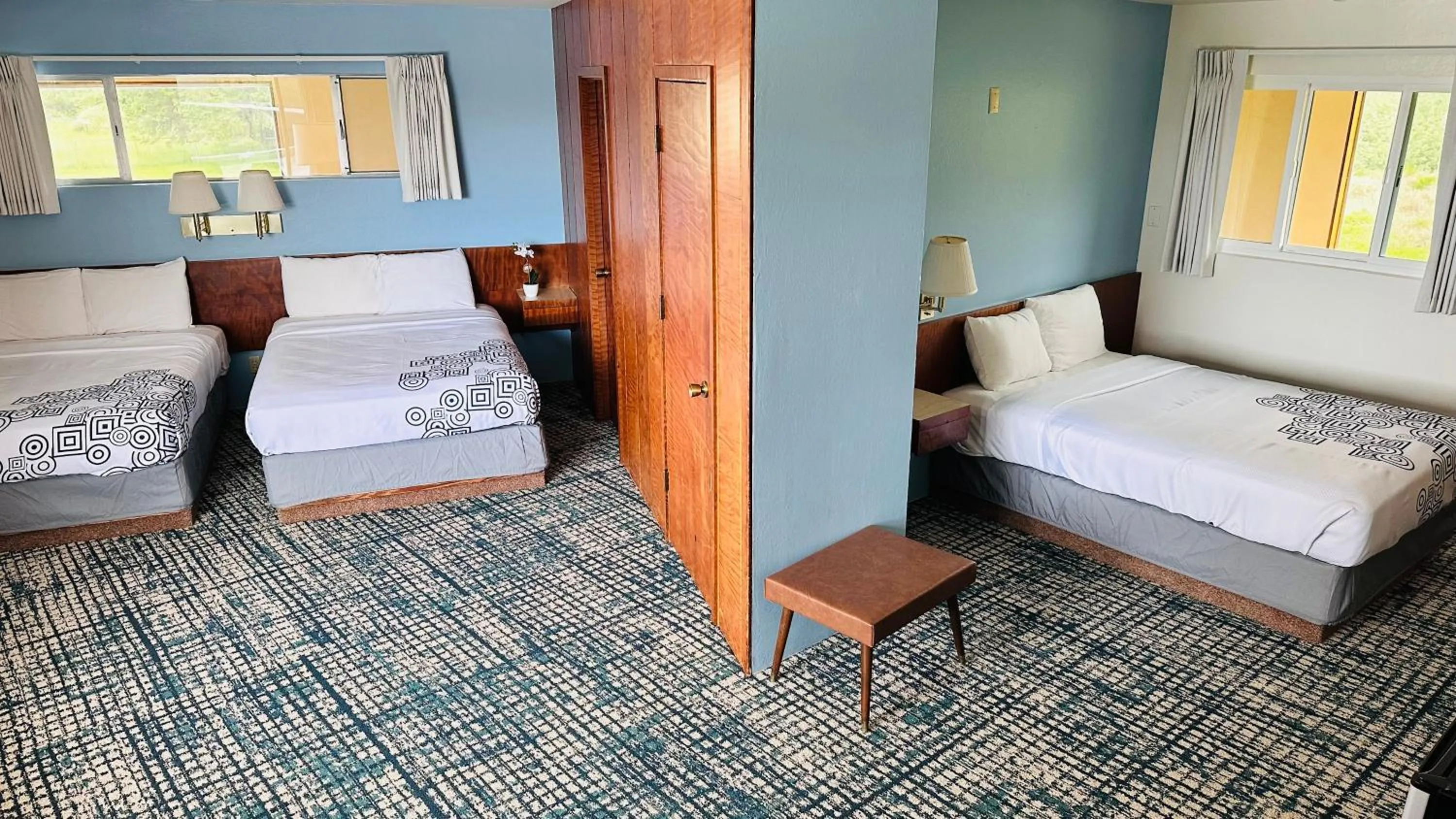 Bed in Curly Redwood Lodge