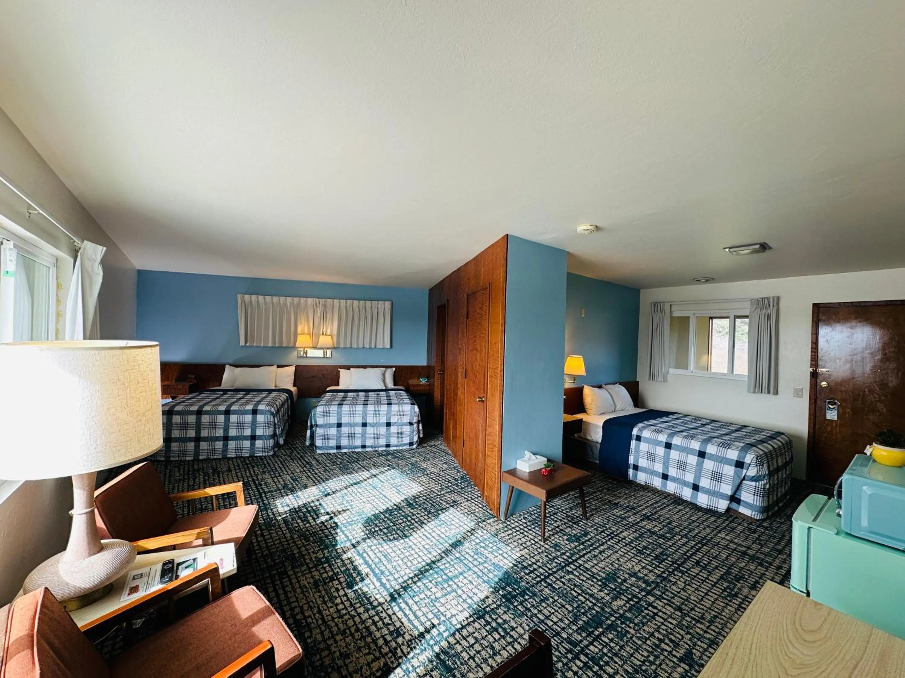 Bed in Curly Redwood Lodge