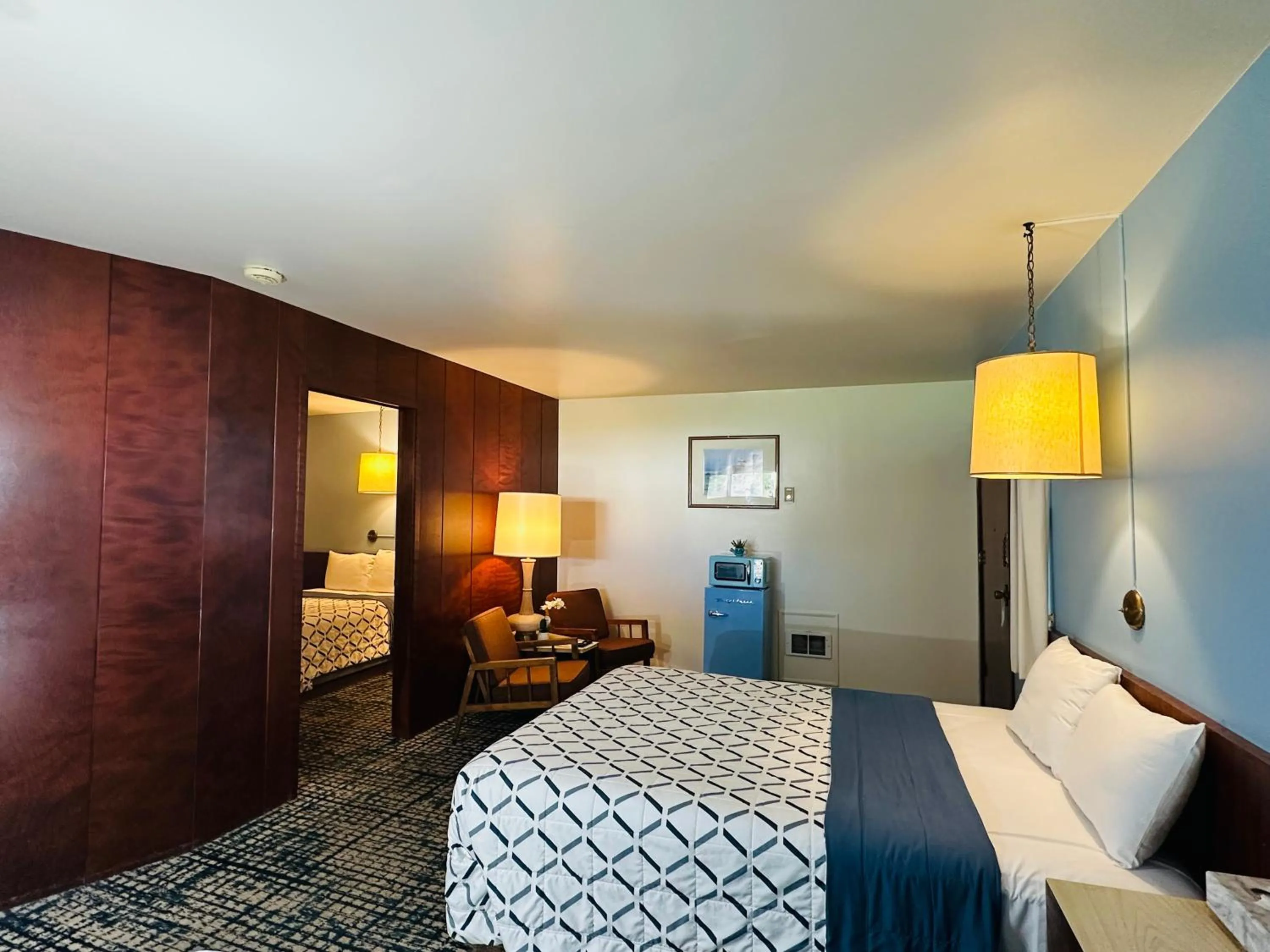 Bed in Curly Redwood Lodge