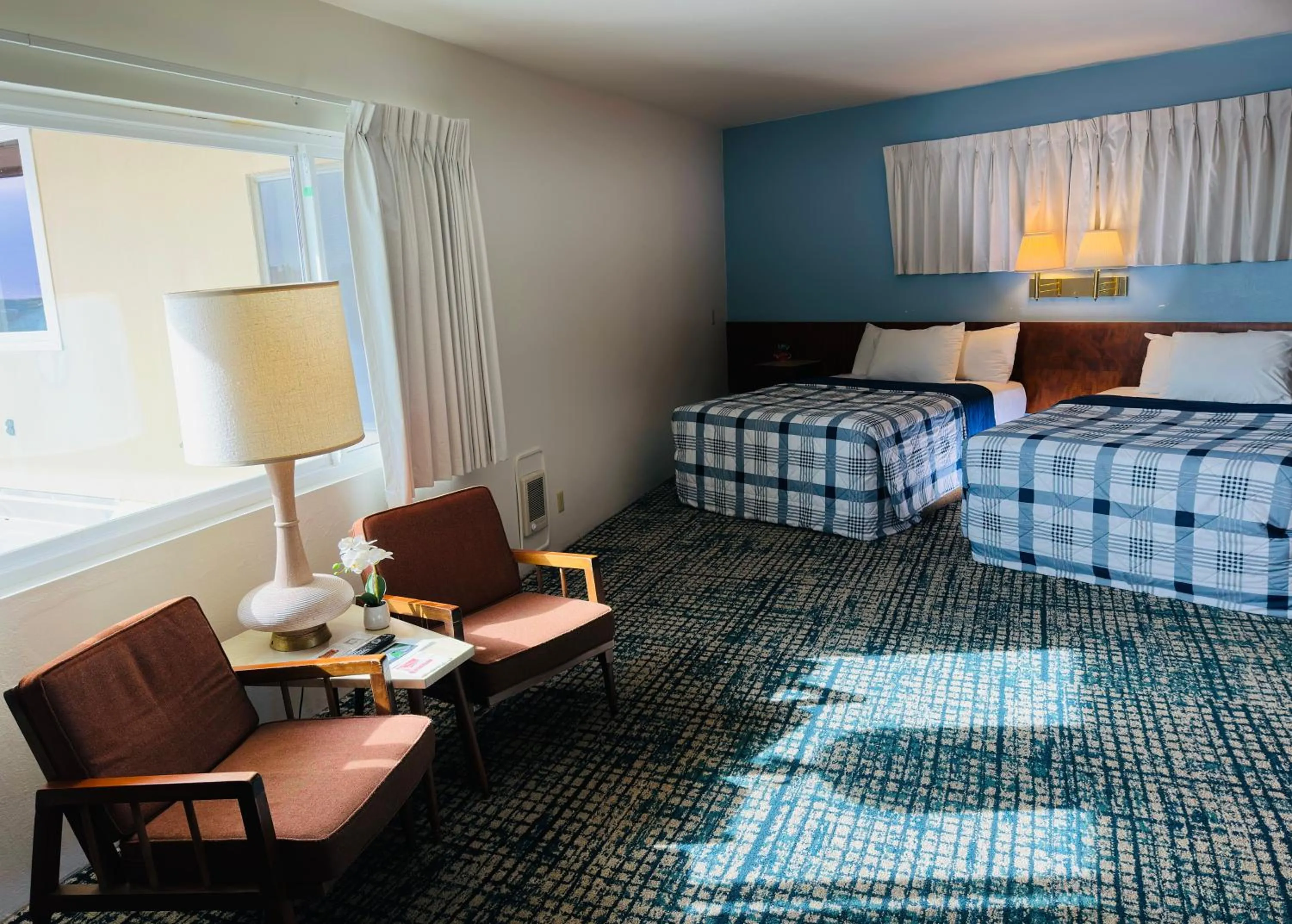 Bed in Curly Redwood Lodge