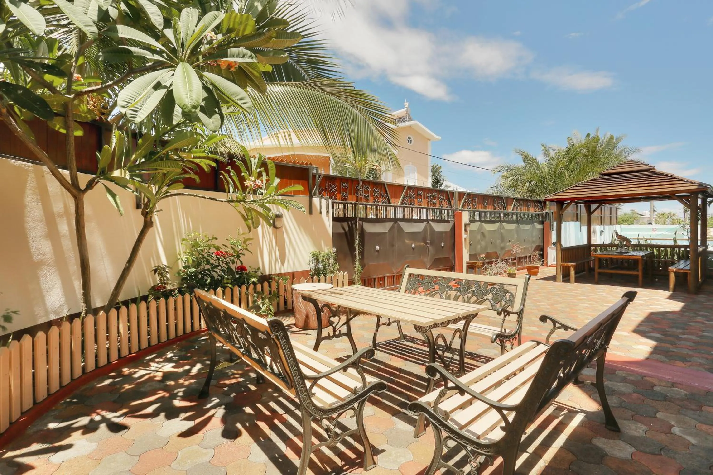 Inner courtyard view in L'Oiseau de L'Ocean Tourist Residence