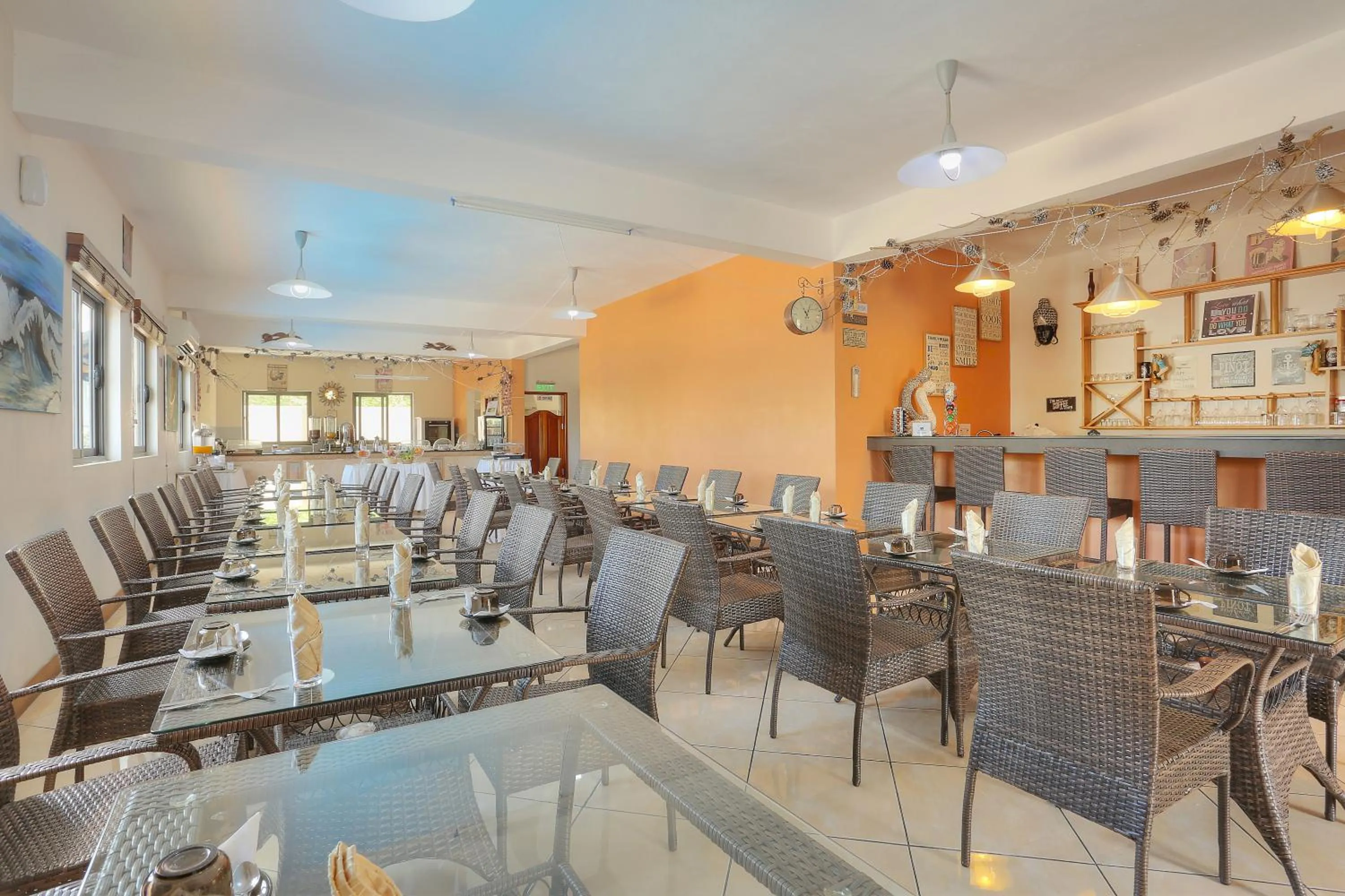 Restaurant/places to eat in L'Oiseau de L'Ocean Tourist Residence