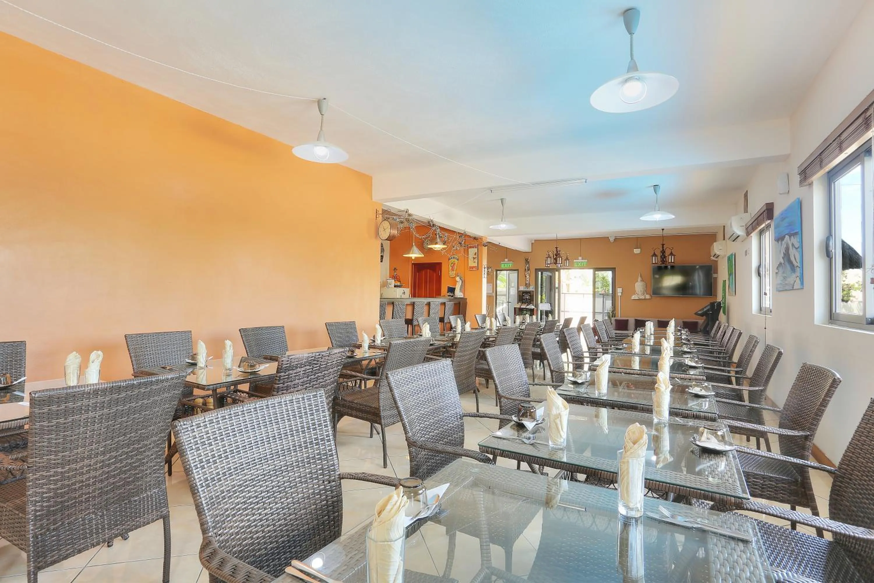 Restaurant/places to eat in L'Oiseau de L'Ocean Tourist Residence