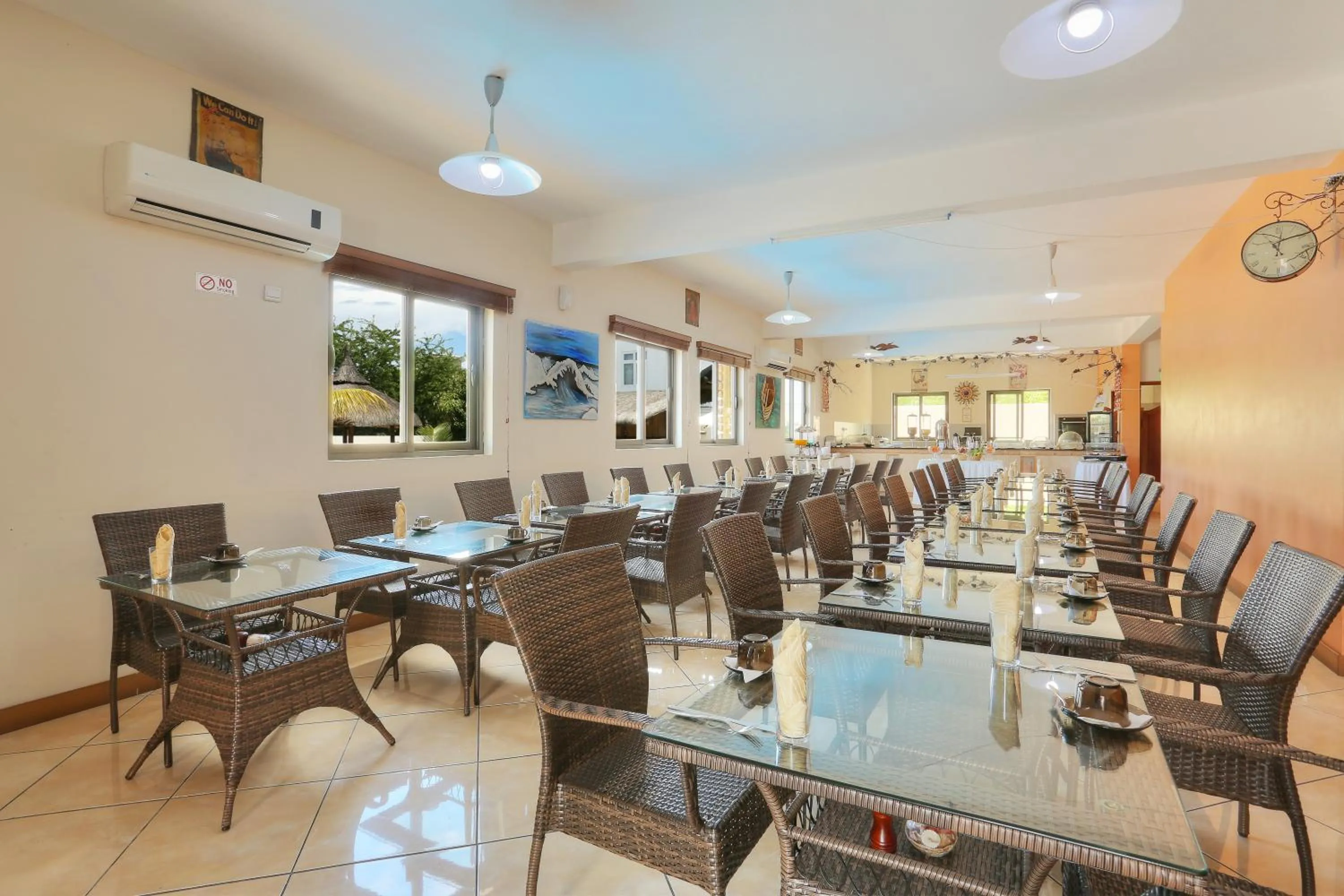 Restaurant/places to eat in L'Oiseau de L'Ocean Tourist Residence