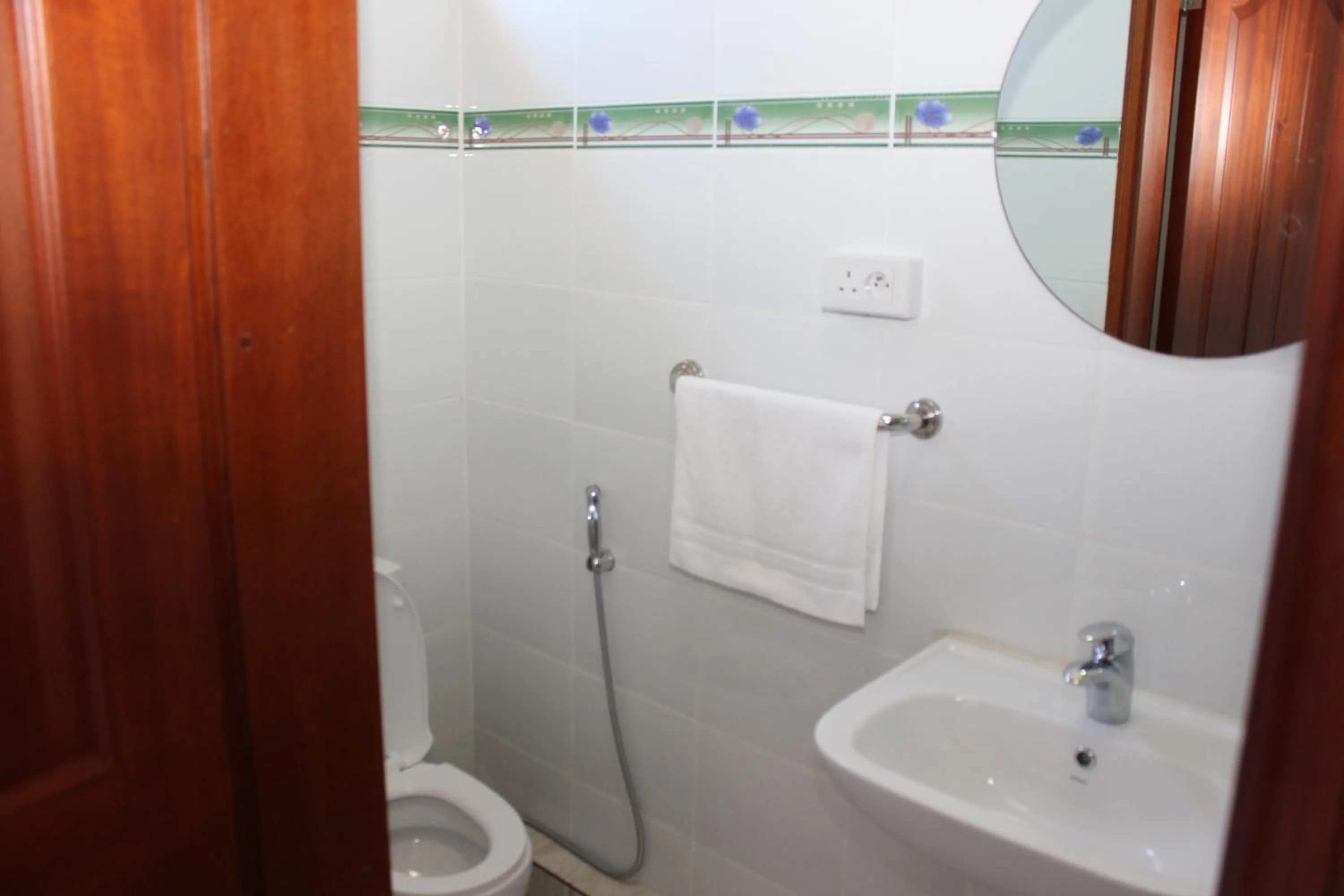 Toilet in L'Oiseau de L'Ocean Tourist Residence