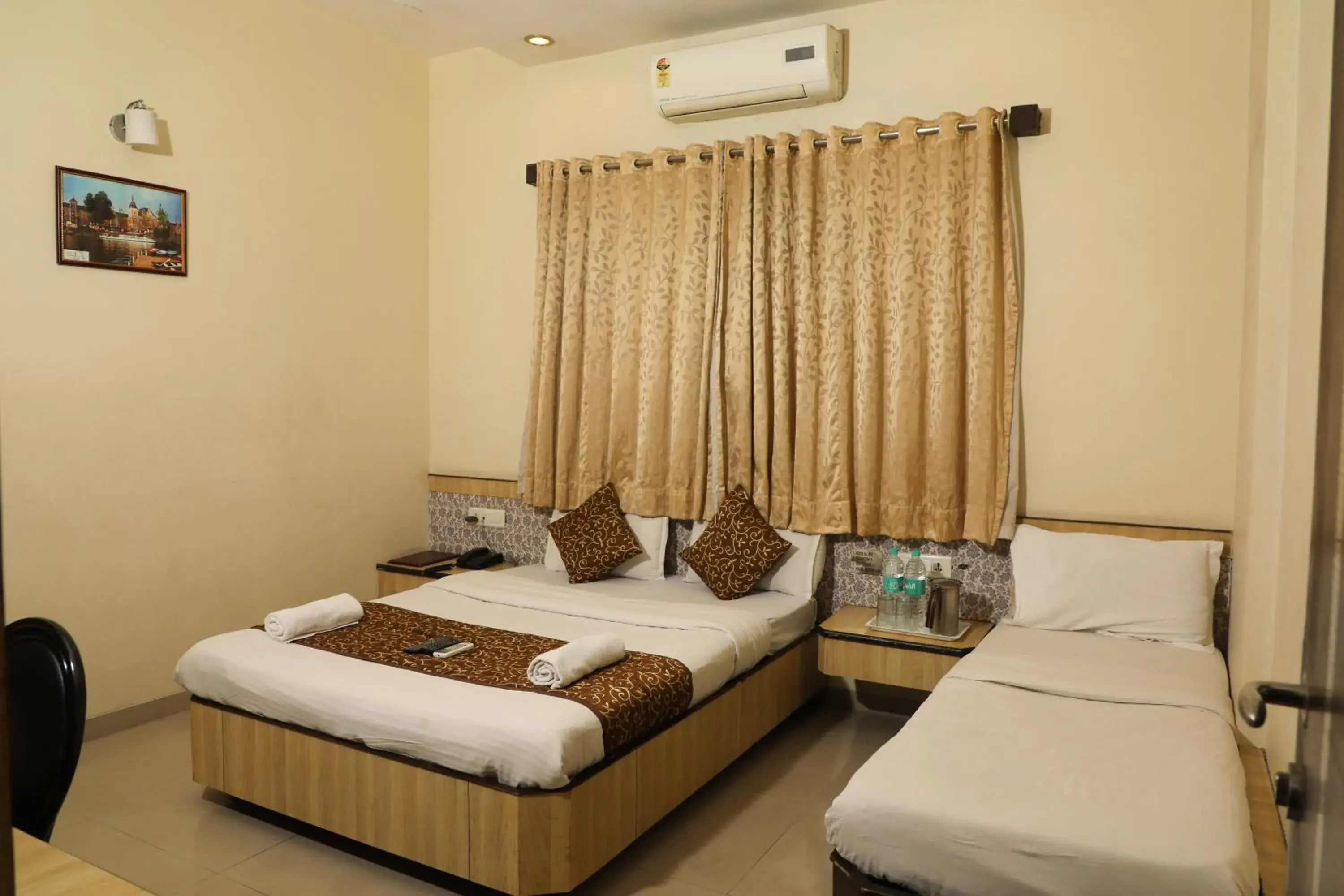 Bed in Hotel Sai Grand Castle Inn Bed in Hotel Sai Grand Castle Inn