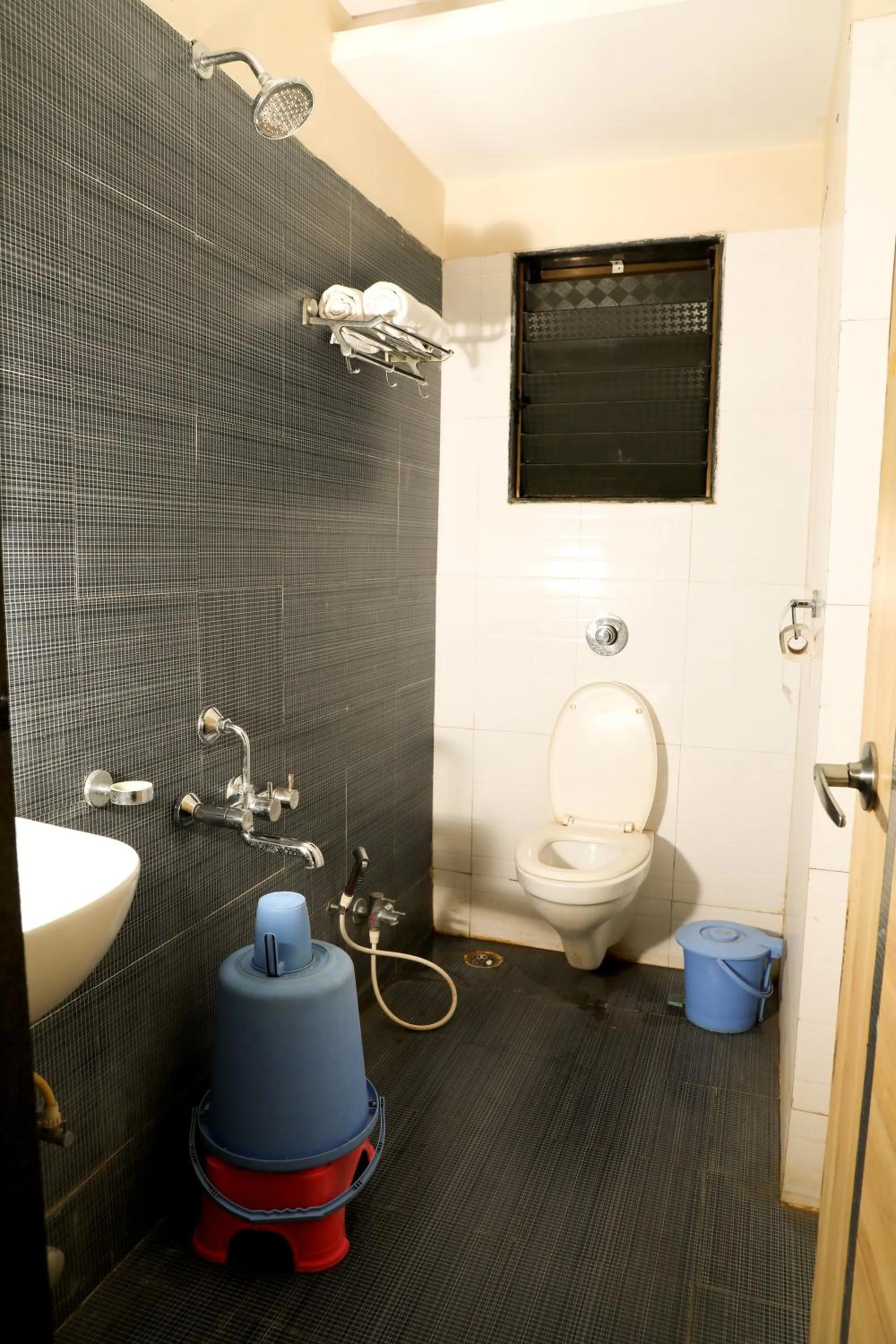 Toilet in Hotel Sai Grand Castle Inn