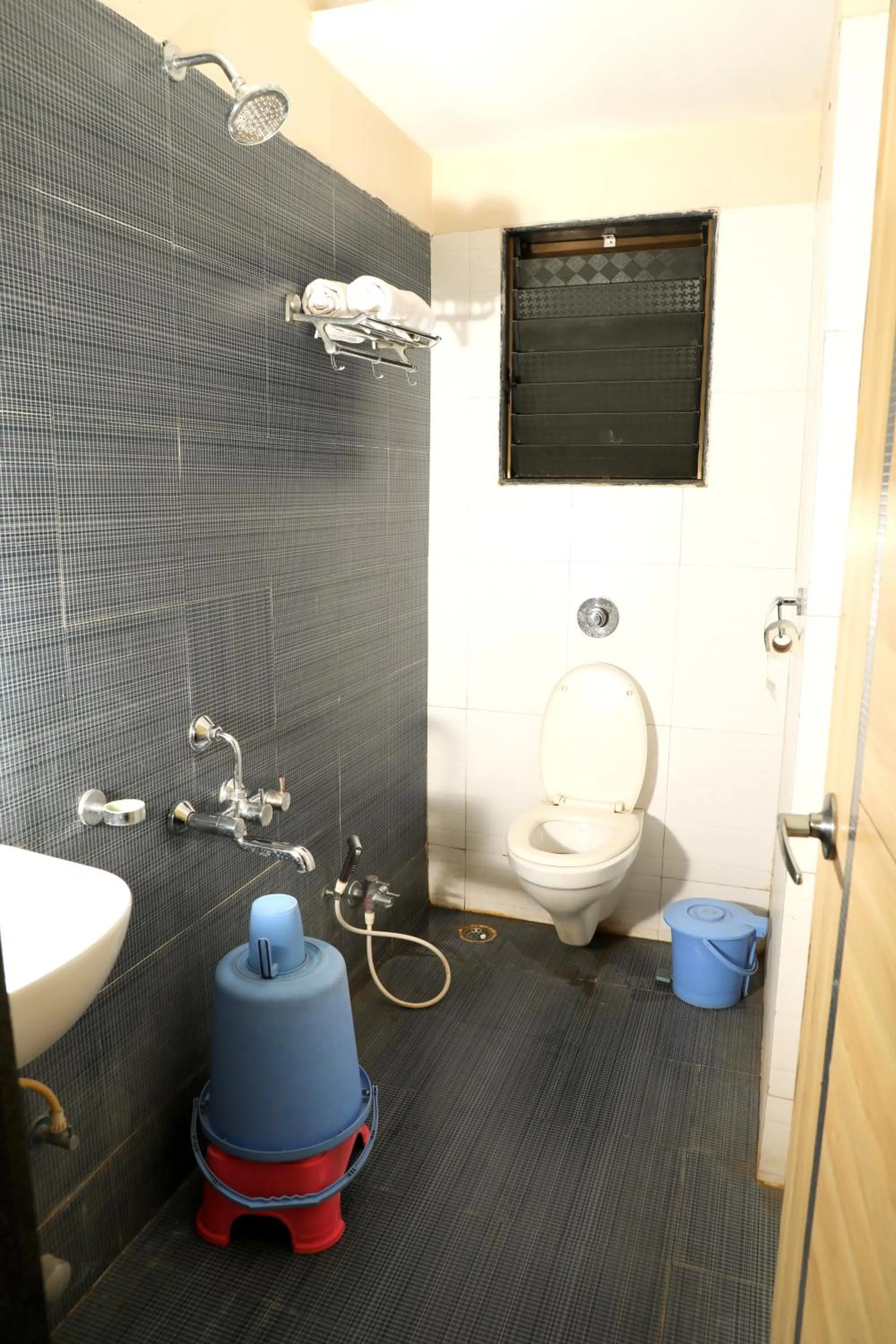 Toilet in Hotel Sai Grand Castle Inn